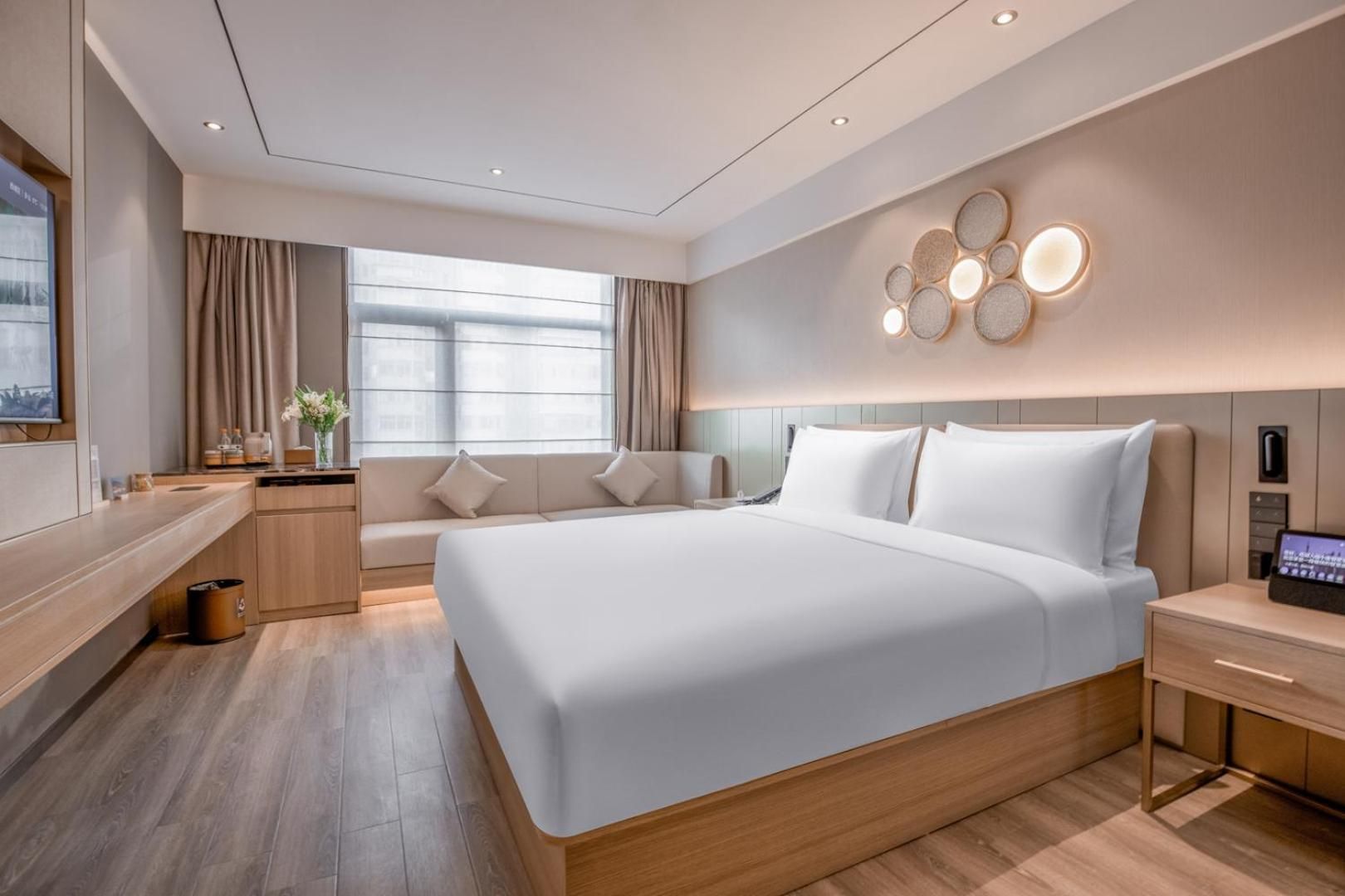 Moonlight Queen Room