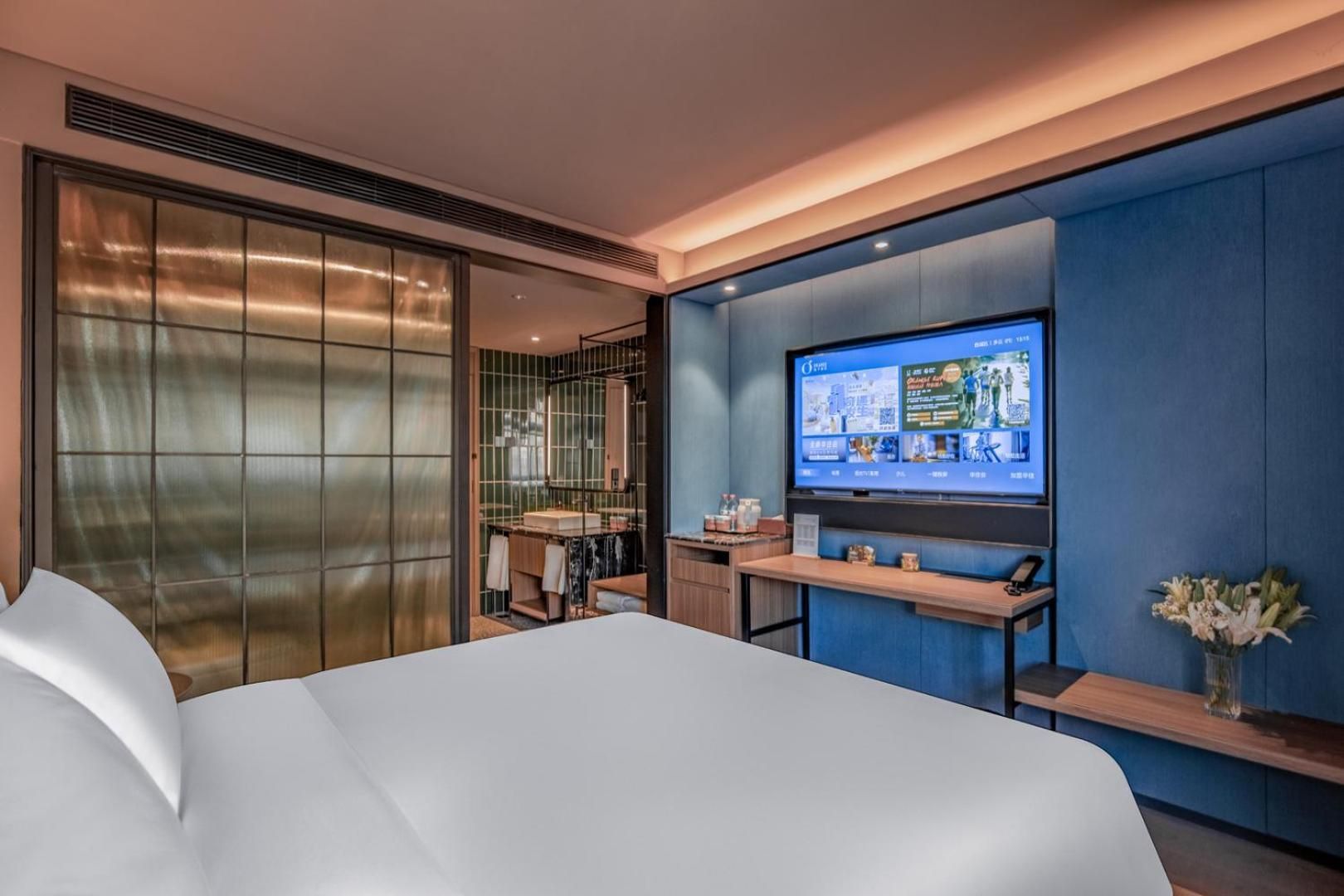 Orange King Room