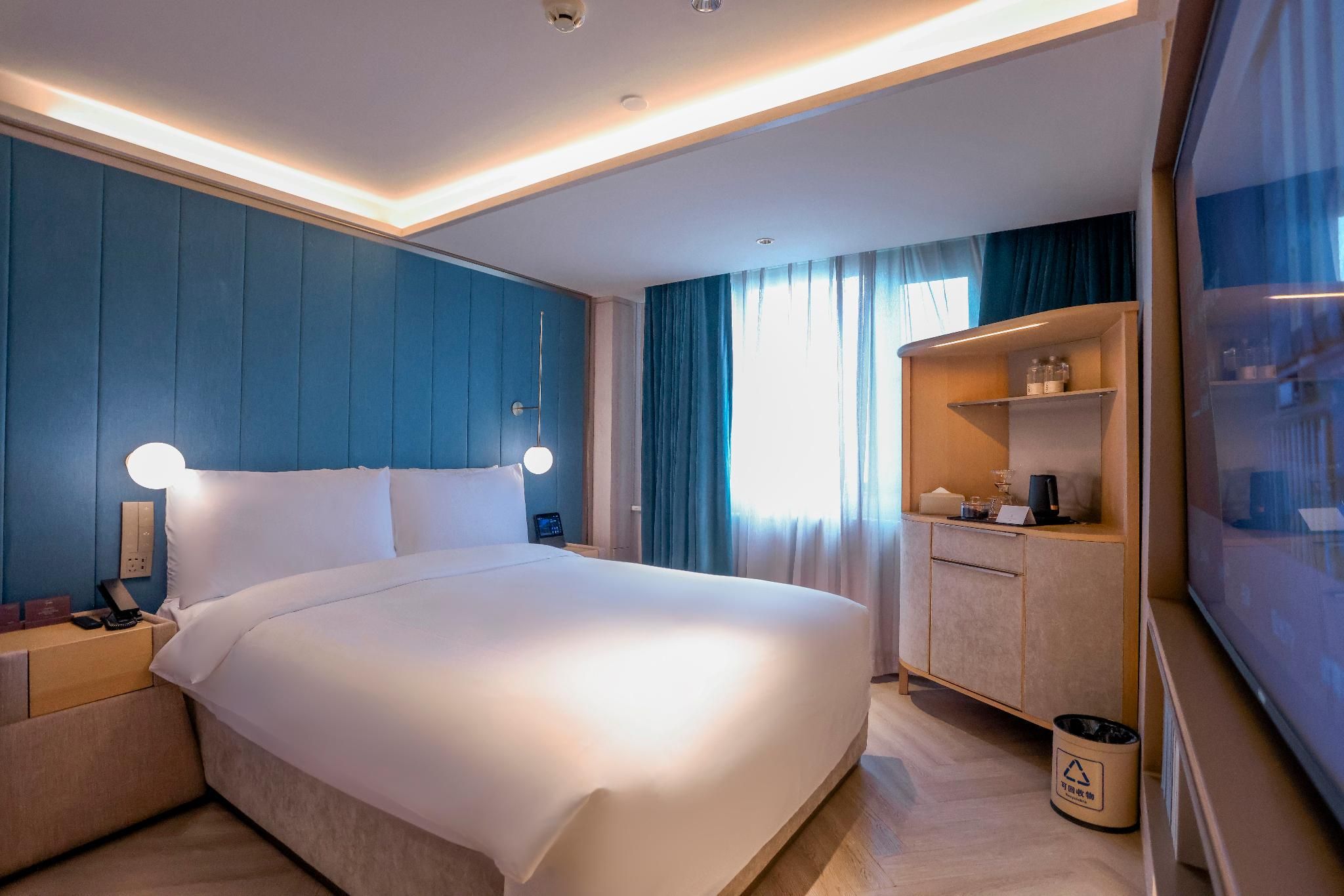 Hotel Queen Room
