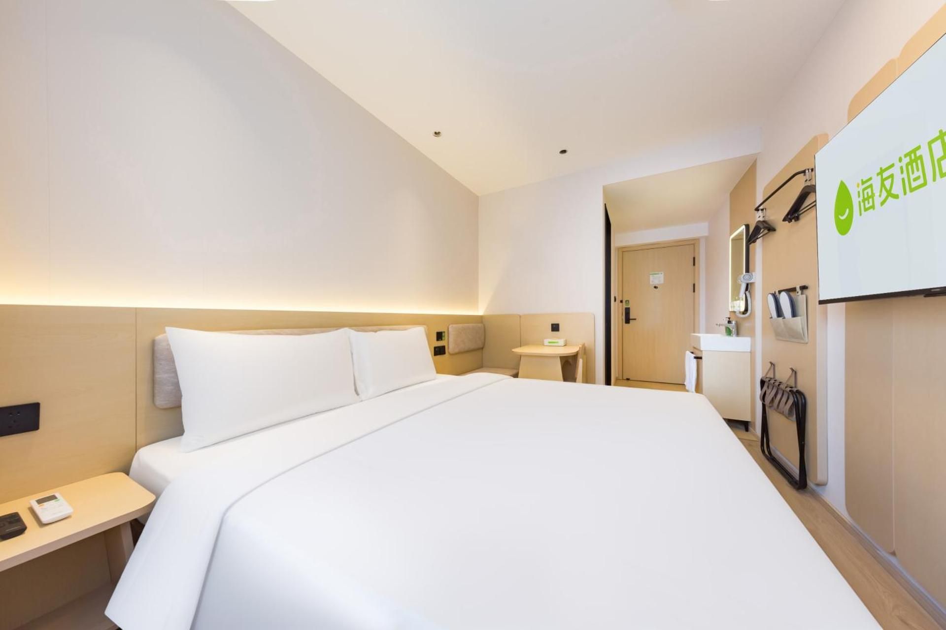 Hotel Queen Room