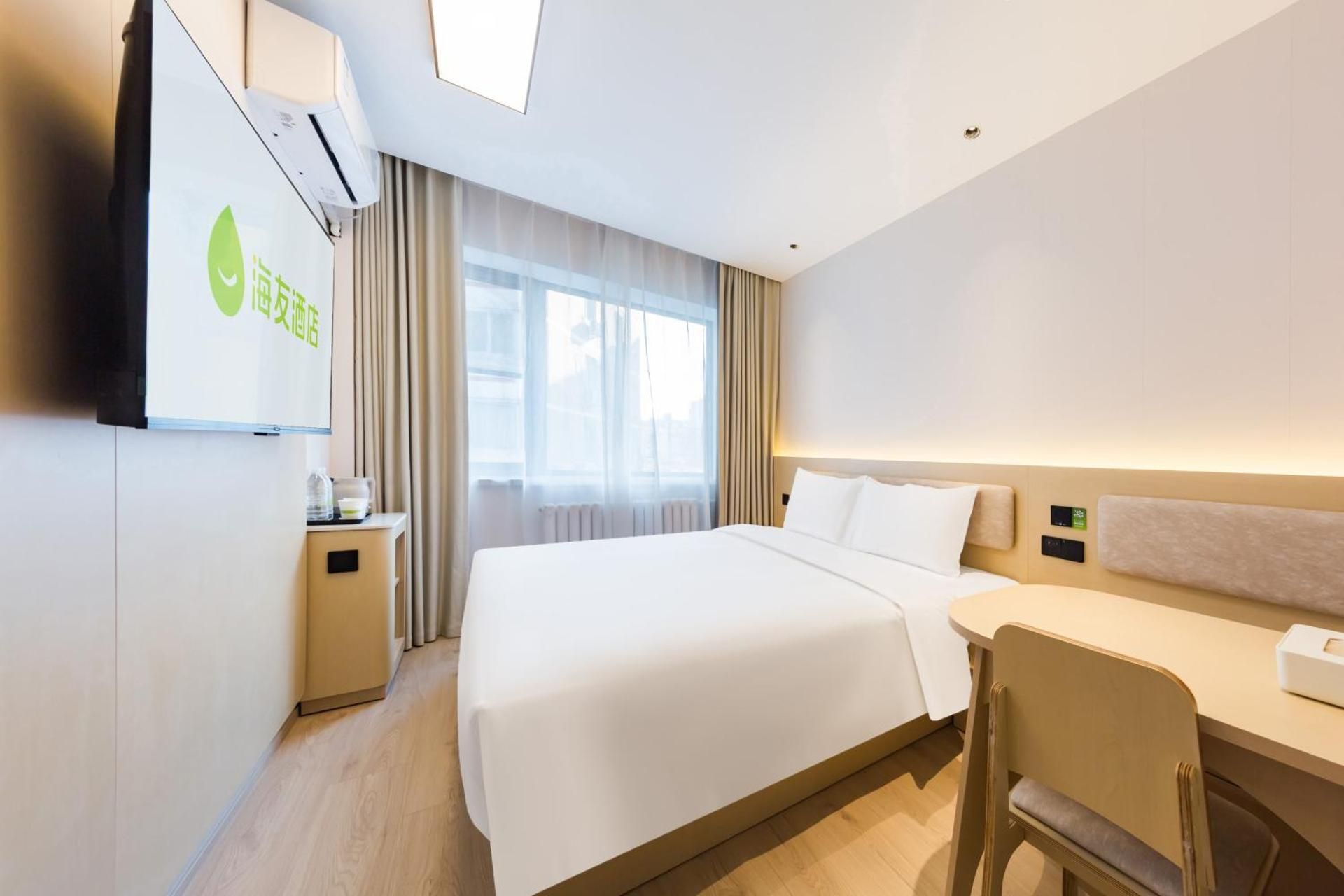 Hotel Queen Room