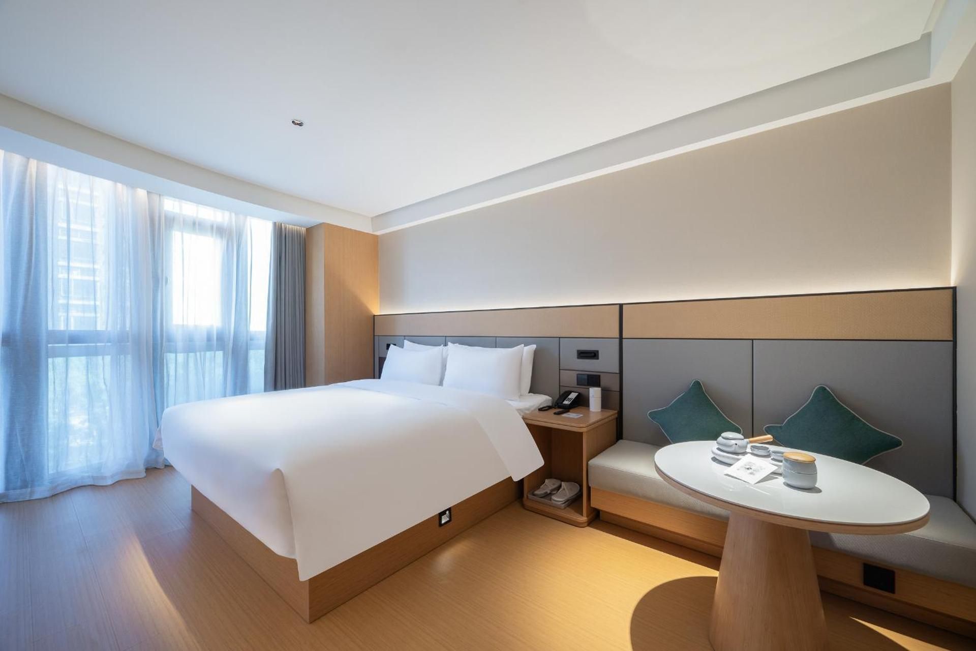 Deluxe Queen Room