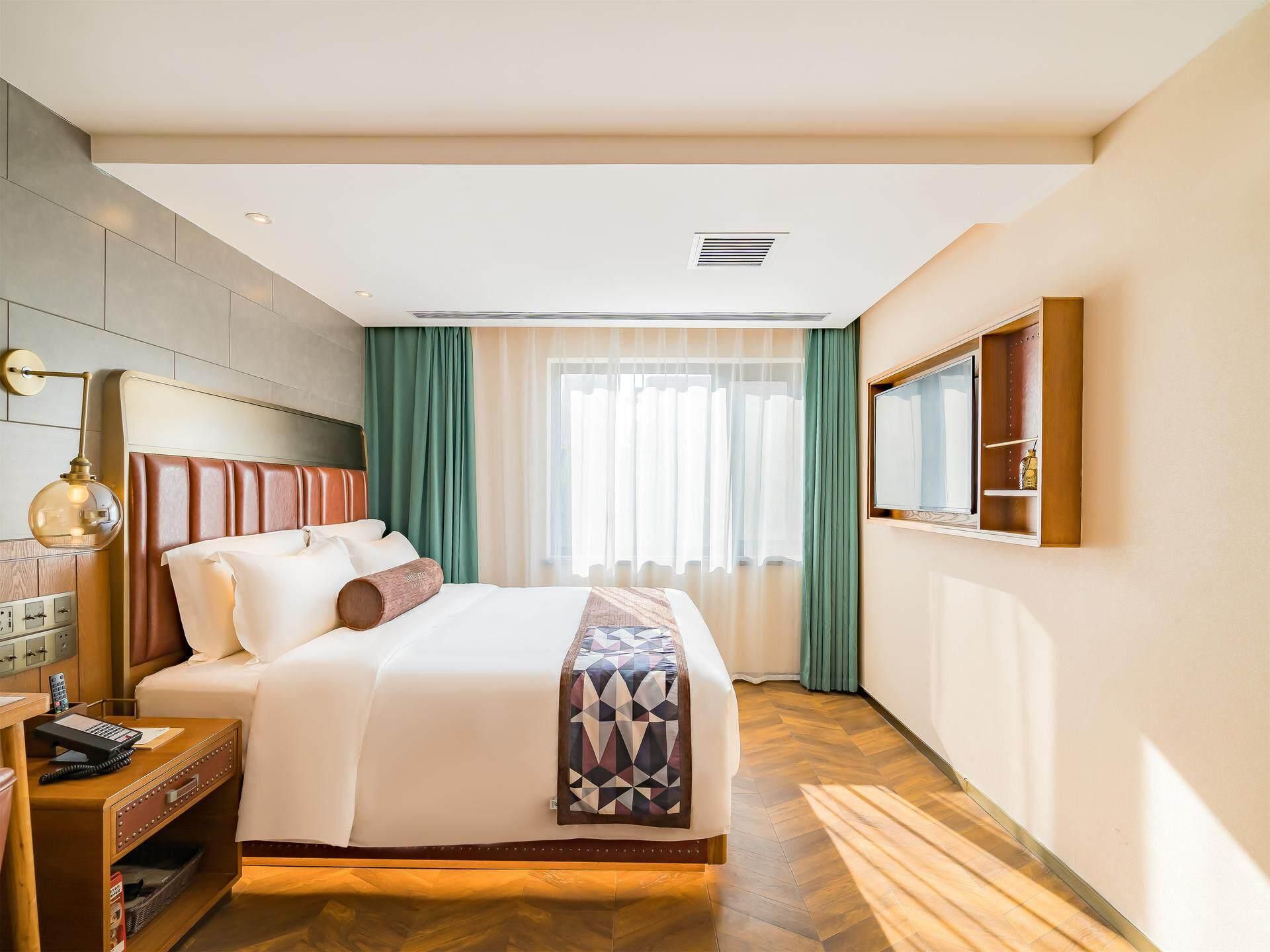 James Joyce - Feifan Delux Bed Room