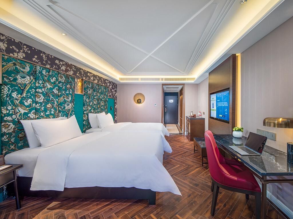 Business King Room