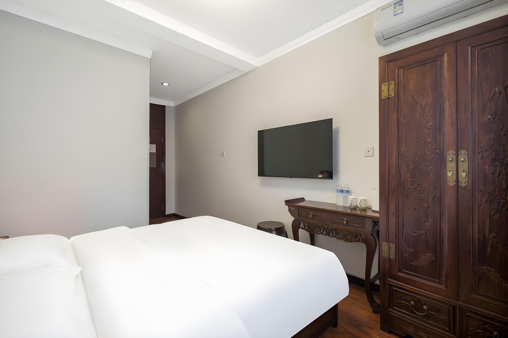 Huazhu - Room With Bed