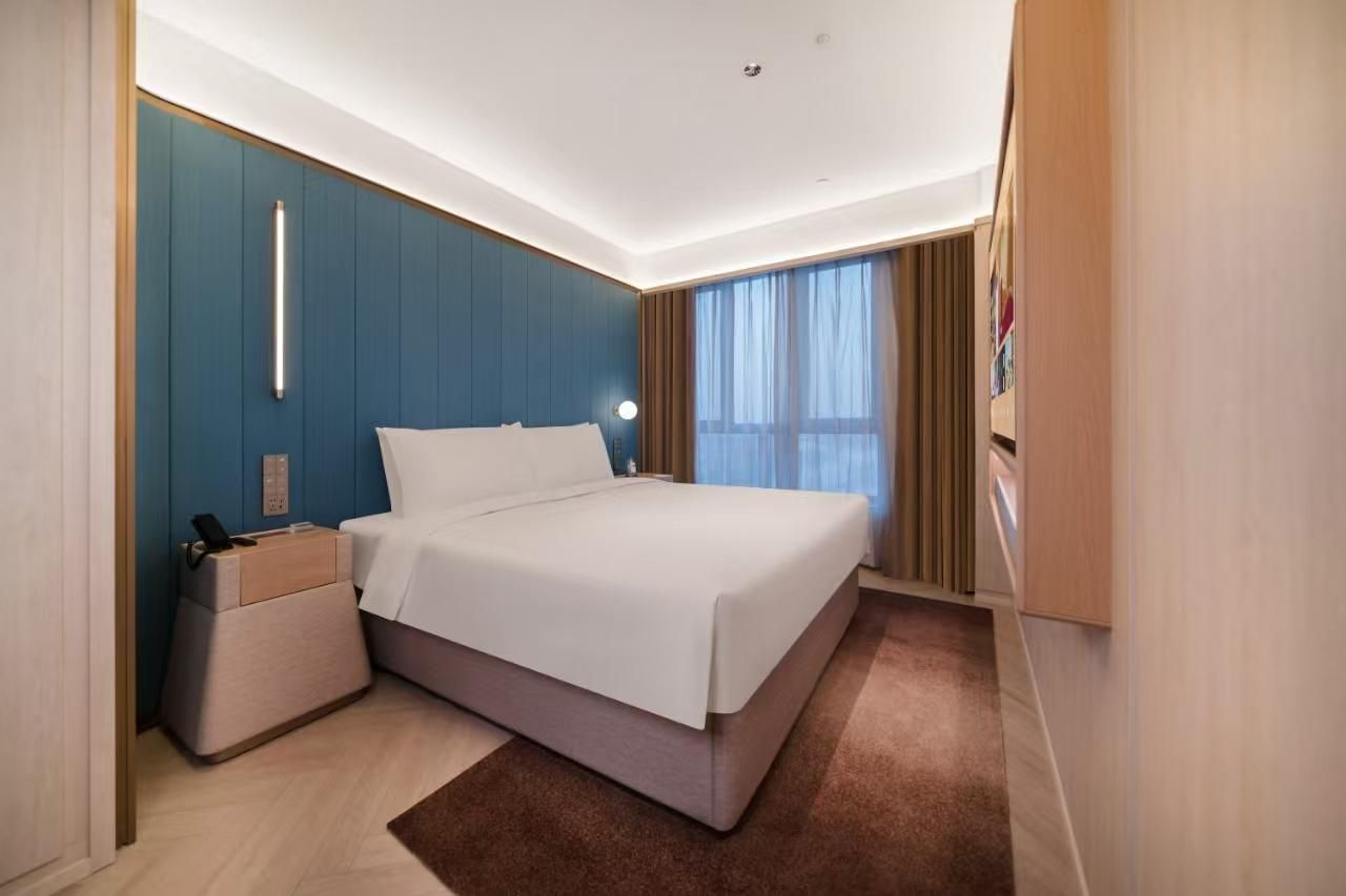 Business King Room