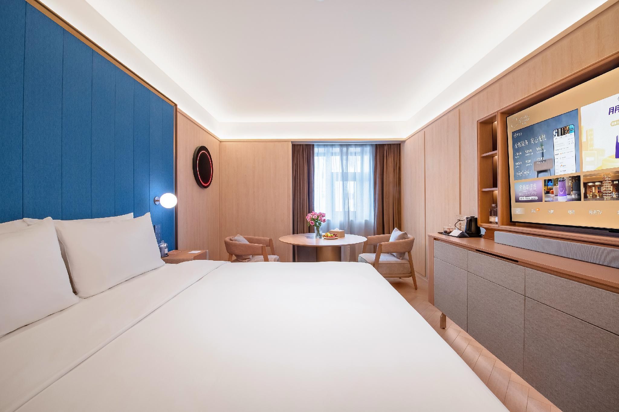 Room with Queen Bed