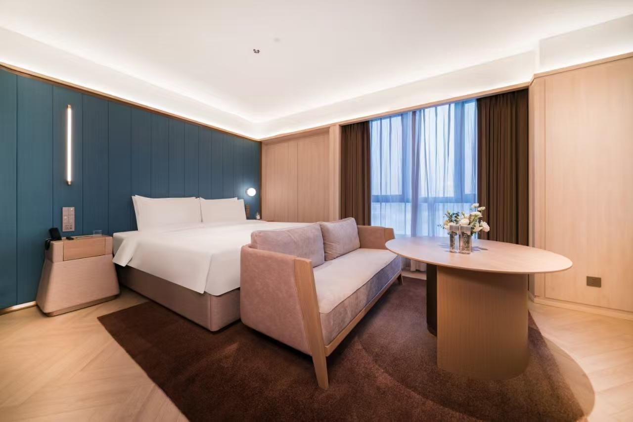 Deluxe Room Queen
