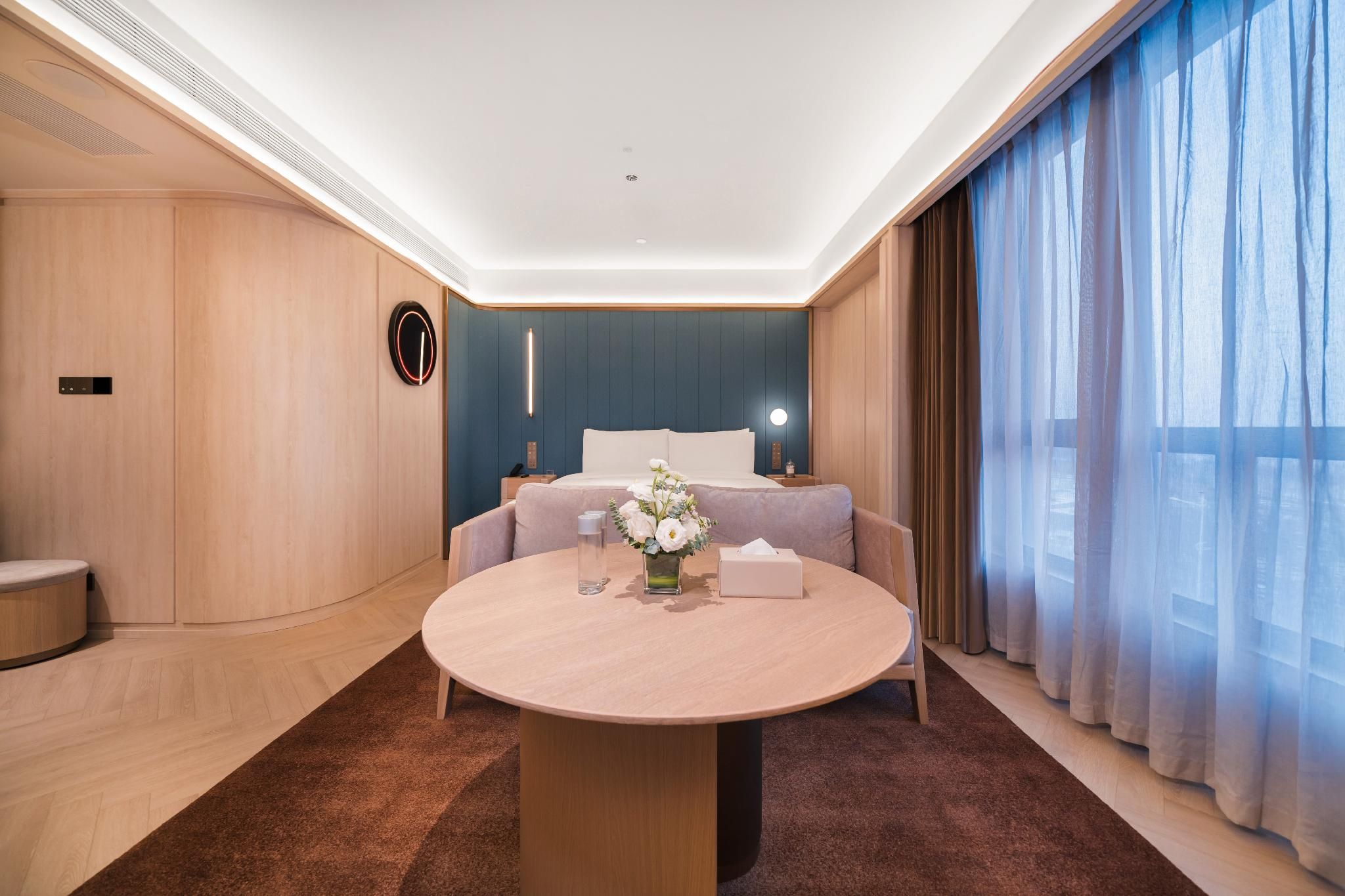 Deluxe Room Queen