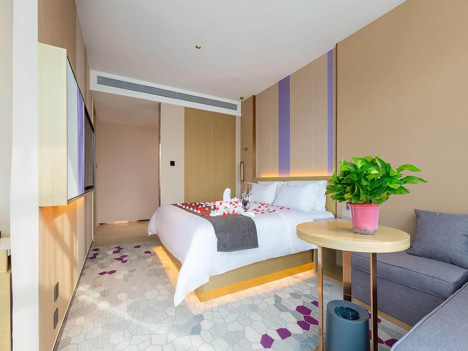 James Joyce - Chunxiang Bed Room