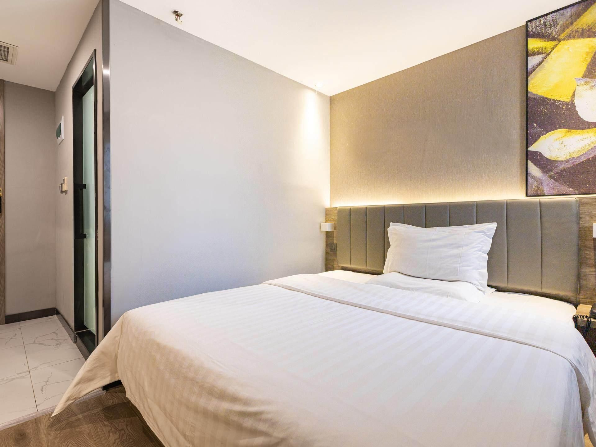 Business King Room