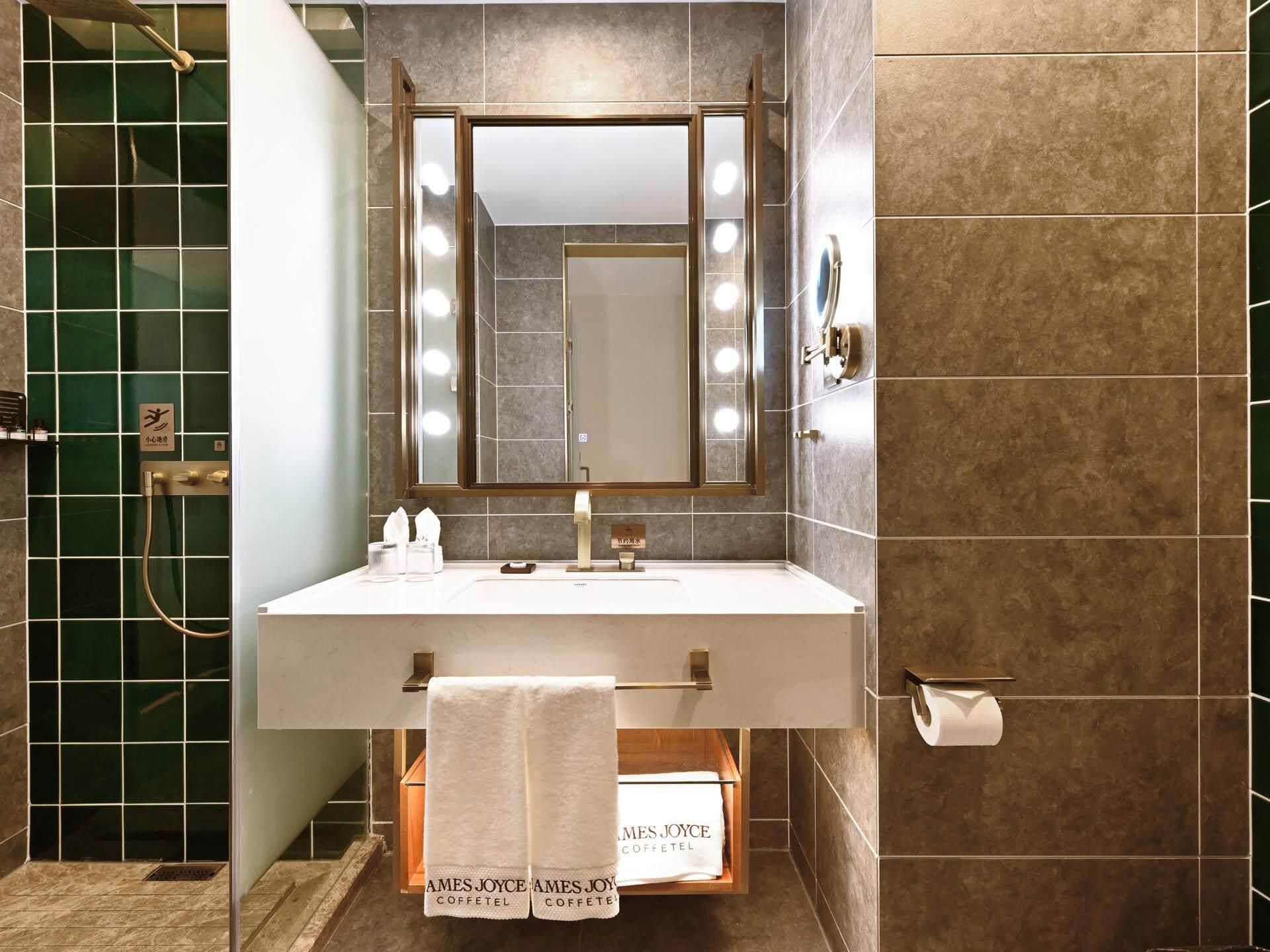 James Joyce - Feifan Twin