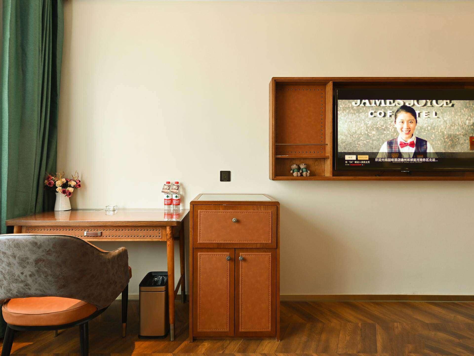 James Joyce - Feifan Duplex Family Room