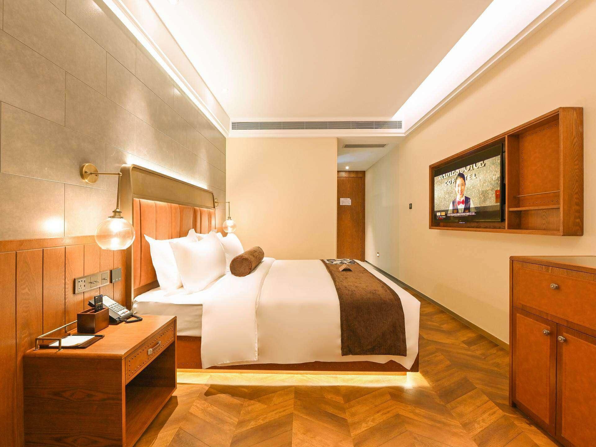 James Joyce - Chunxiang Lifestyle Room