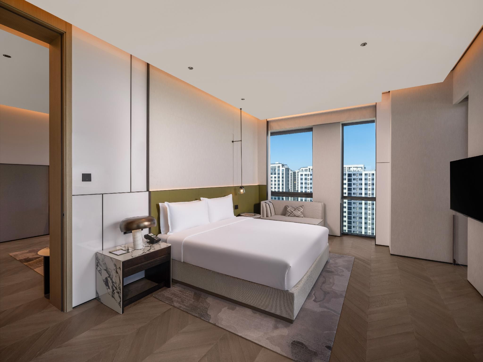 One King One Bedroom Suite City View