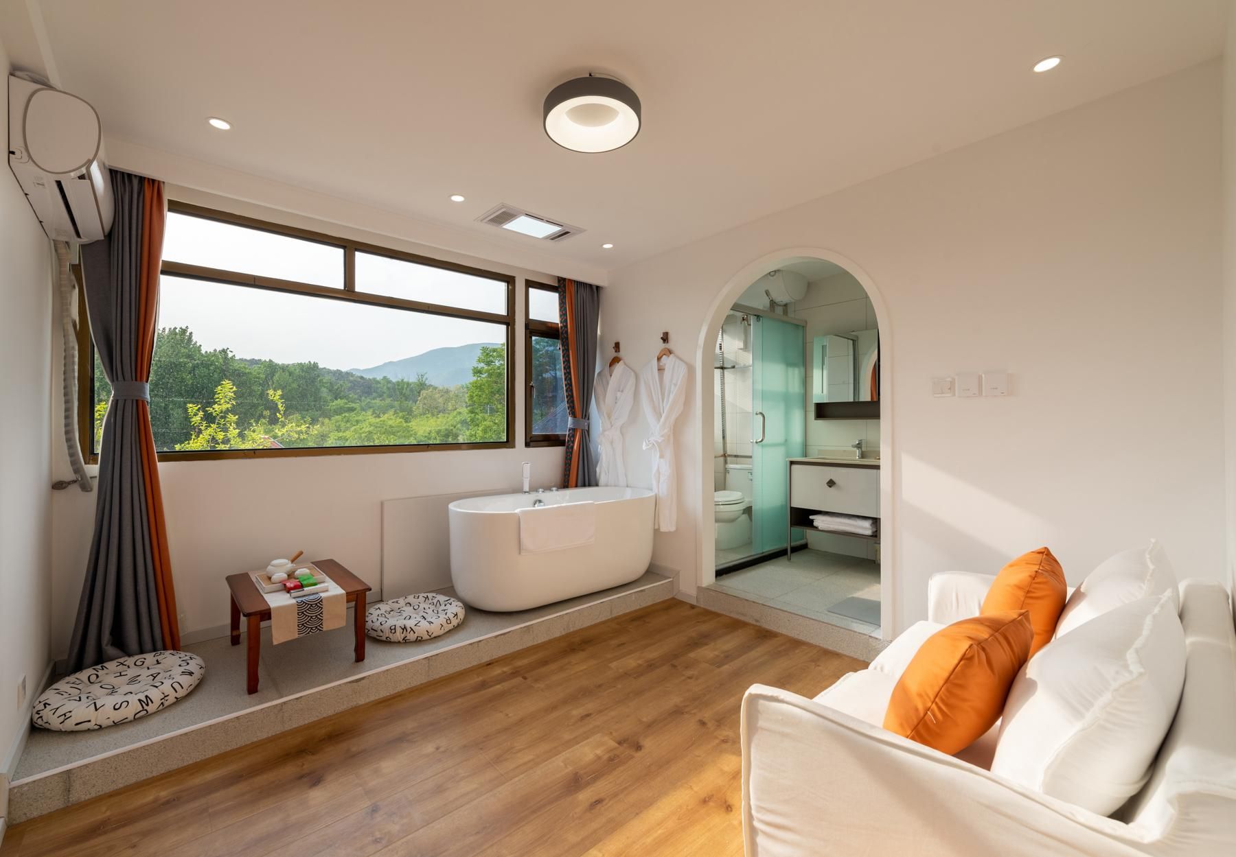 Mountain View Queen Room