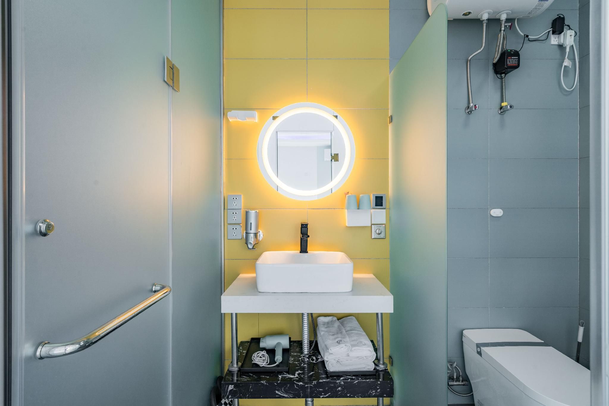 Two Rooms with 2 Double Beds