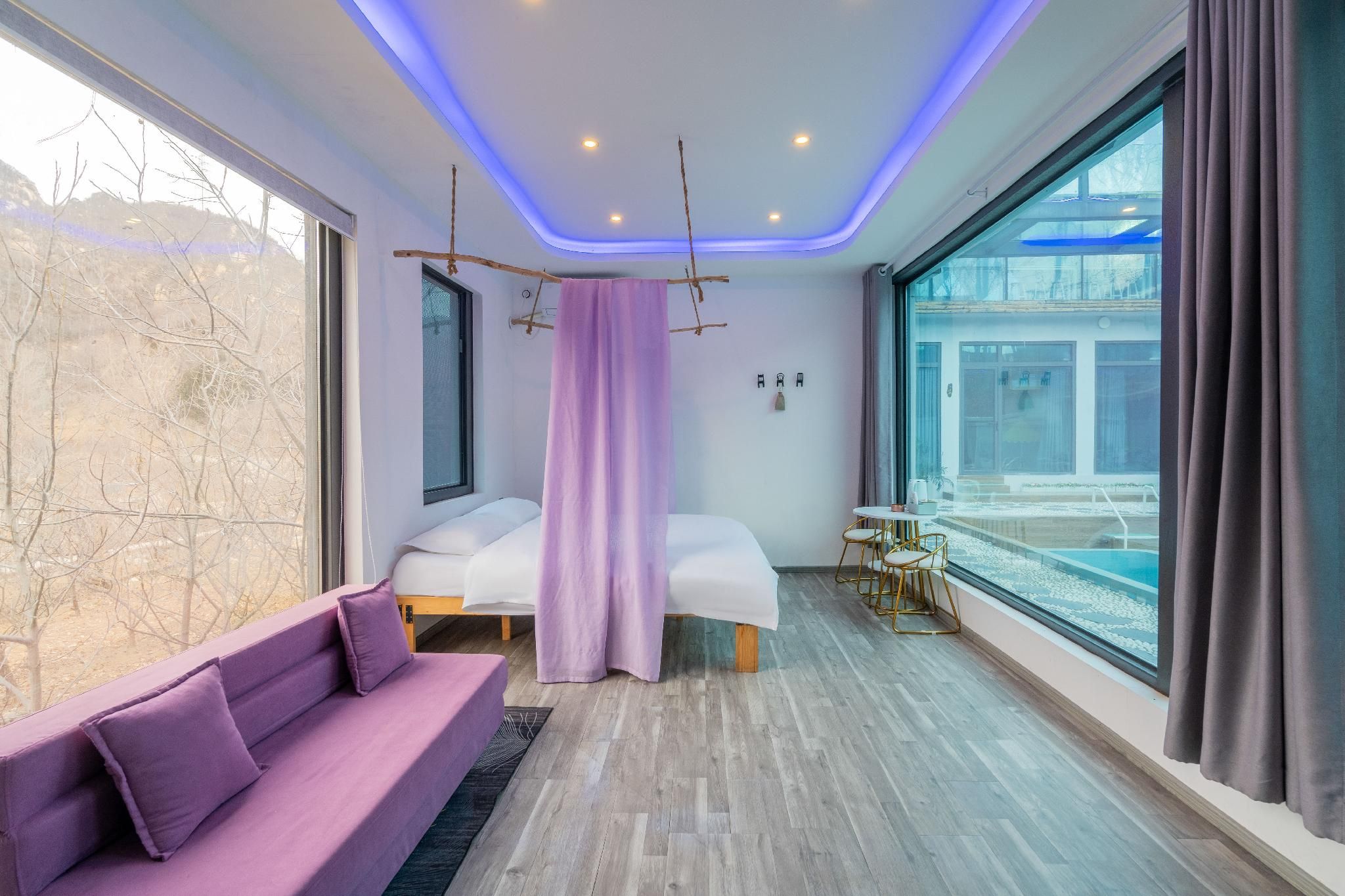 Two Rooms with 2 Double Beds