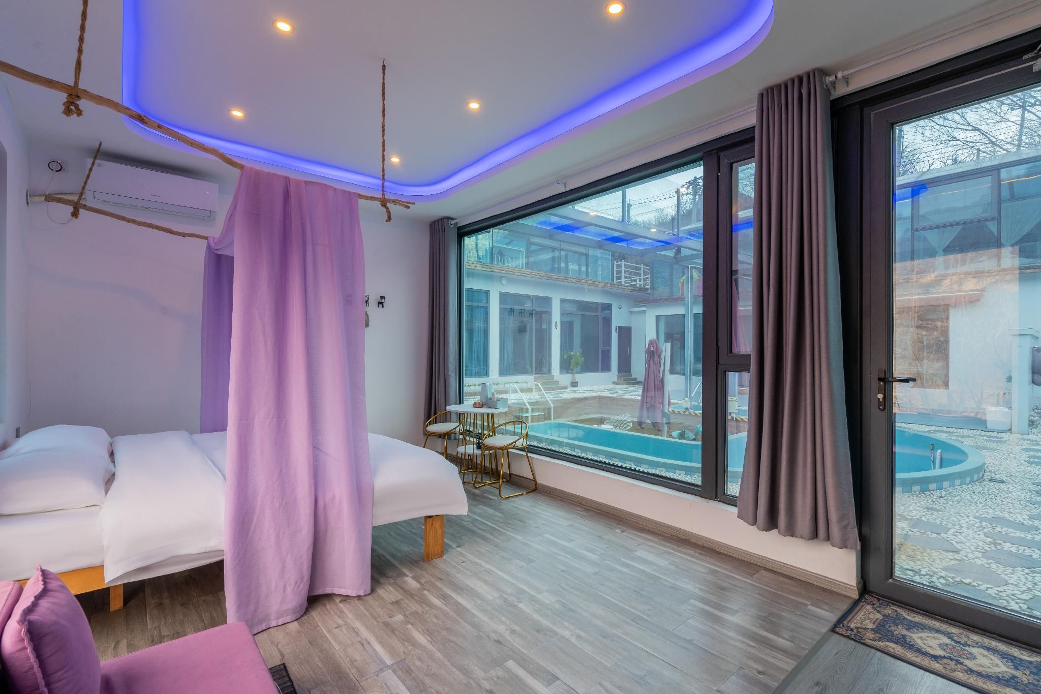 Two Rooms with 2 Double Beds