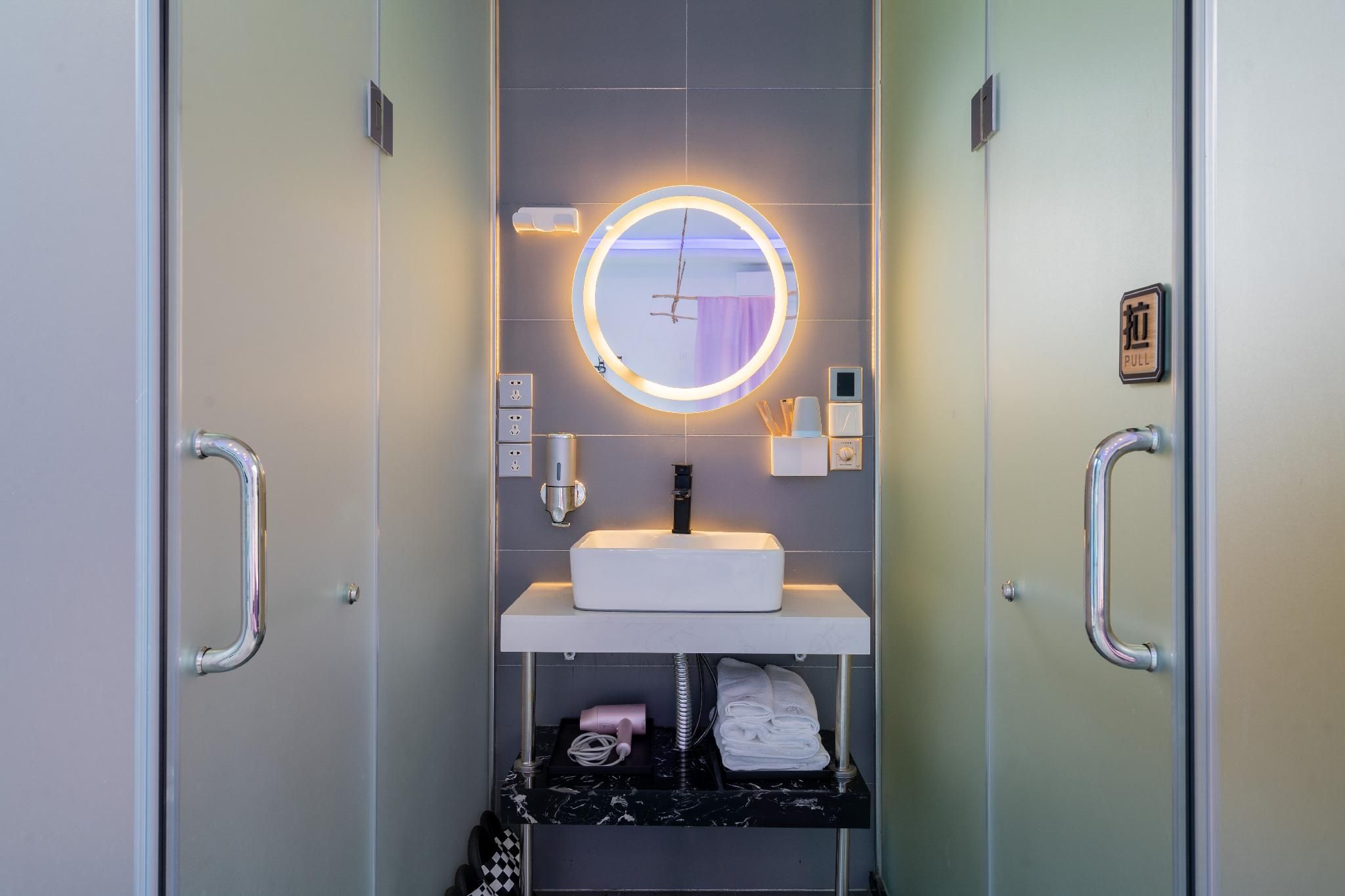 Mountain View King Room