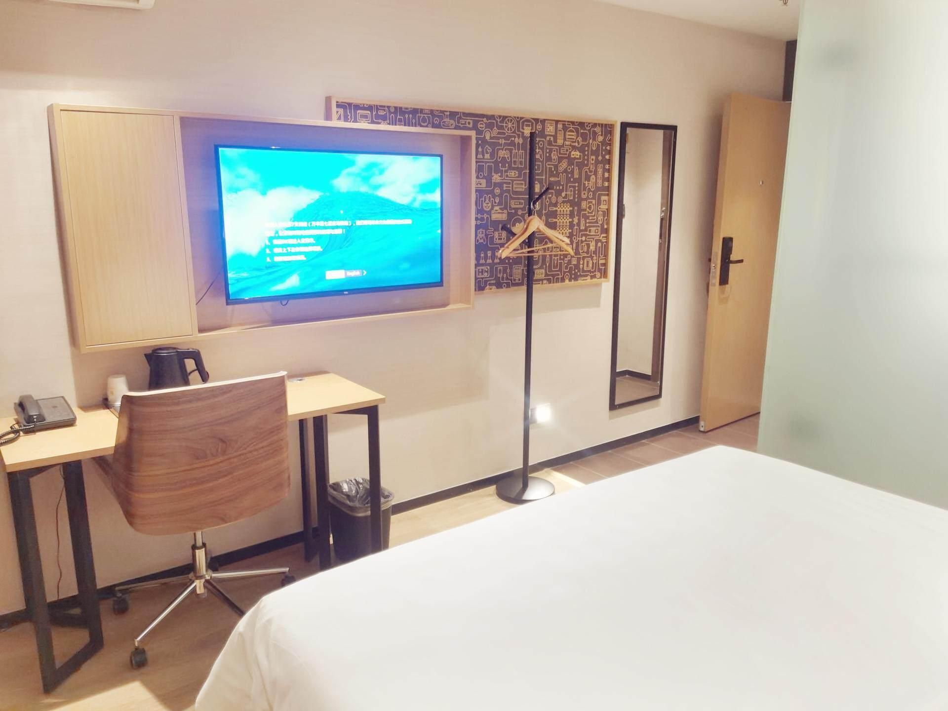 WH - IU Tencent Xianfengyun Game Chaowan 1 Bed Room