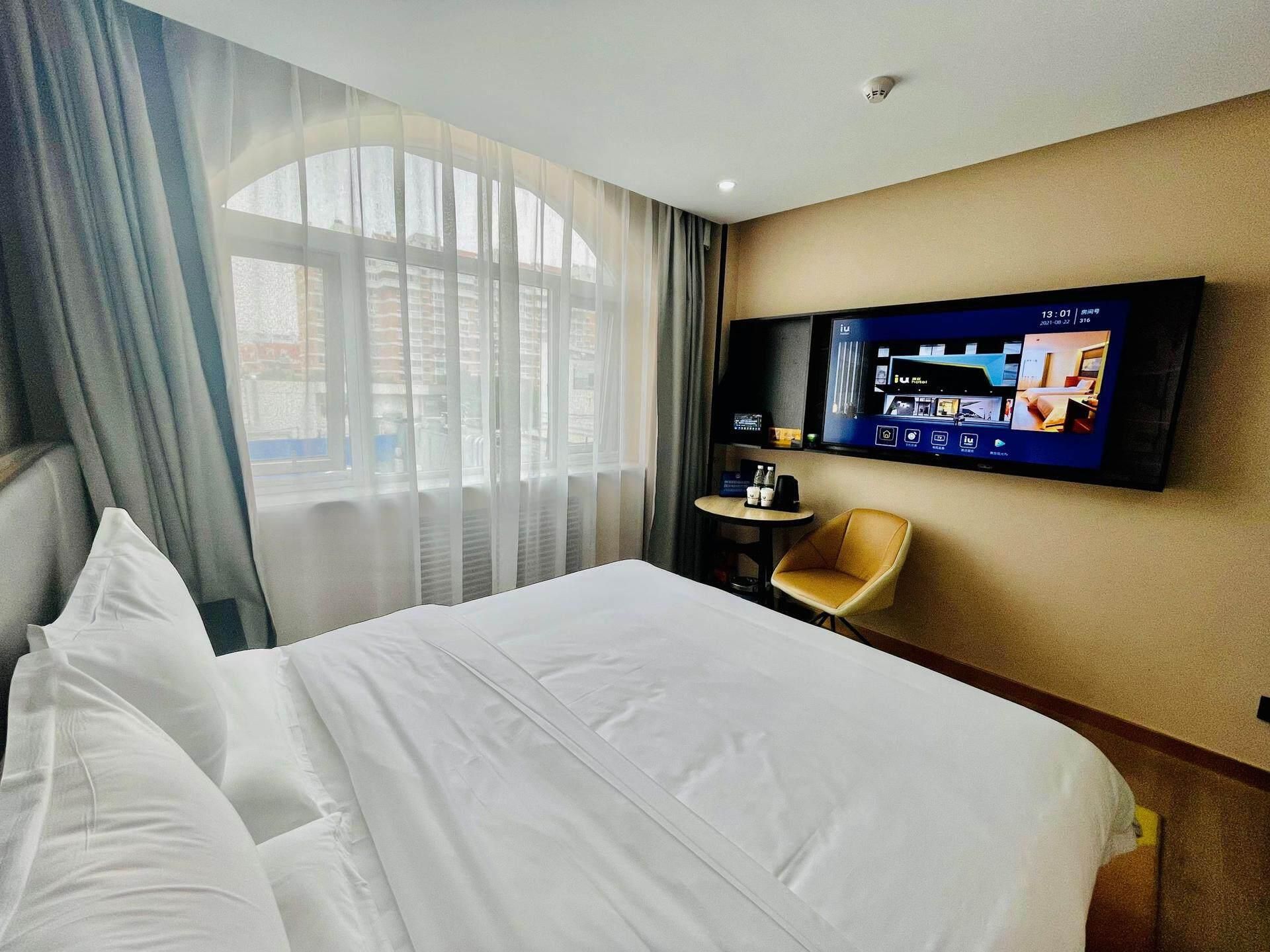 Super Queen Room