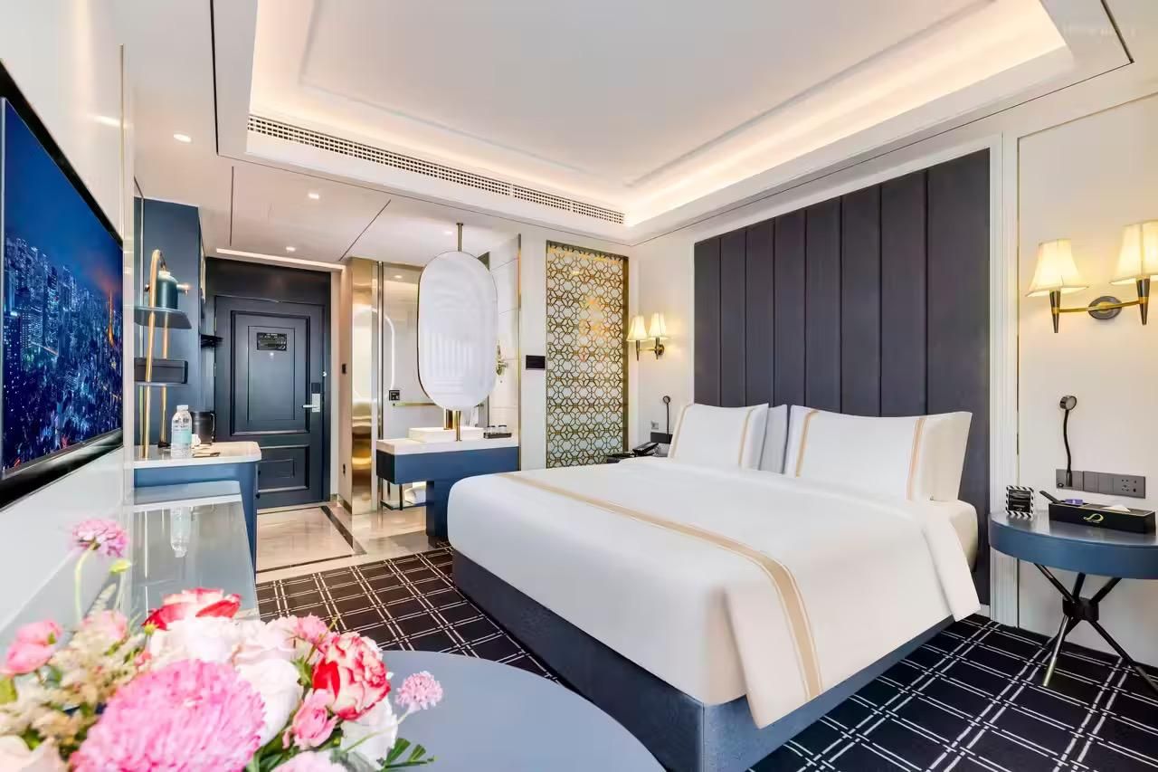 Deluxe Pure King Room