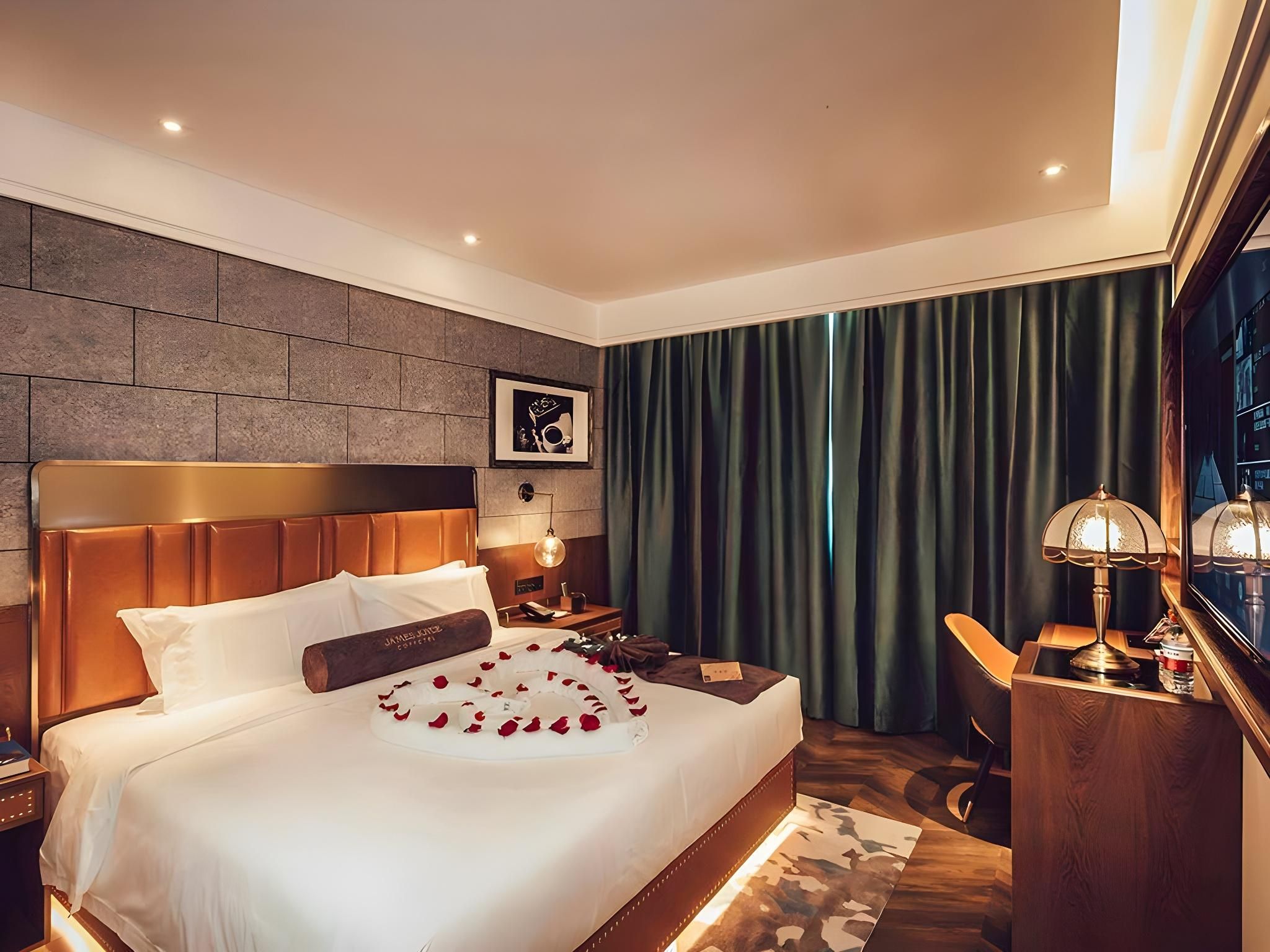 James Joyce - Chunxiang Bed Room