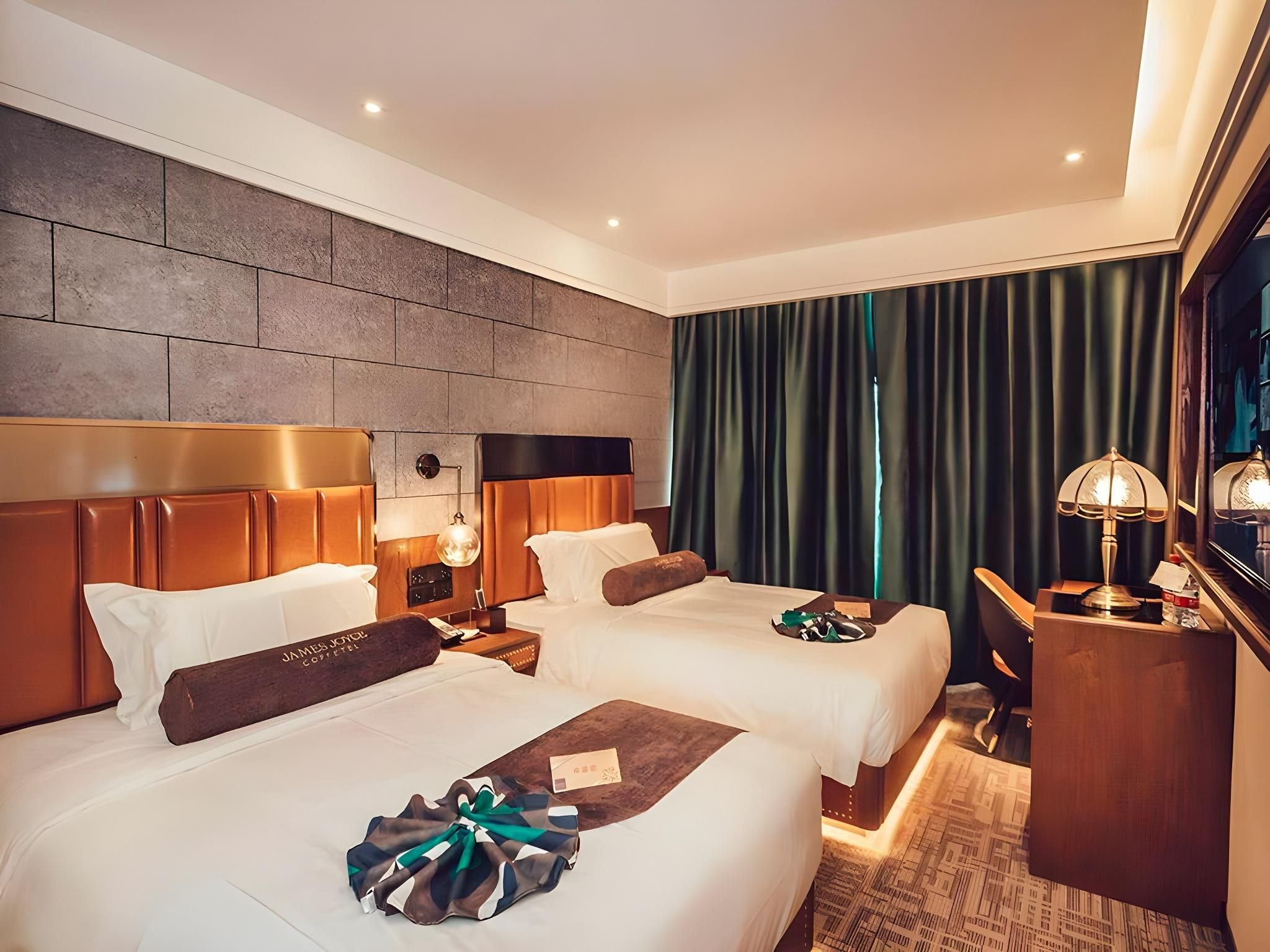 James Joyce - Chunxiang Twin