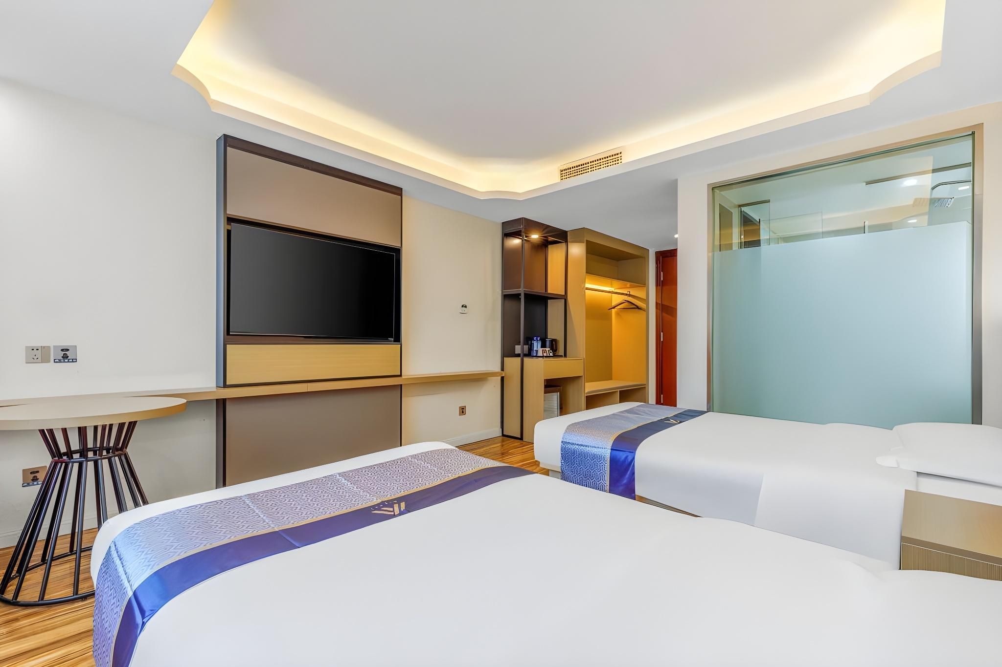 Superior 3-bed Room
