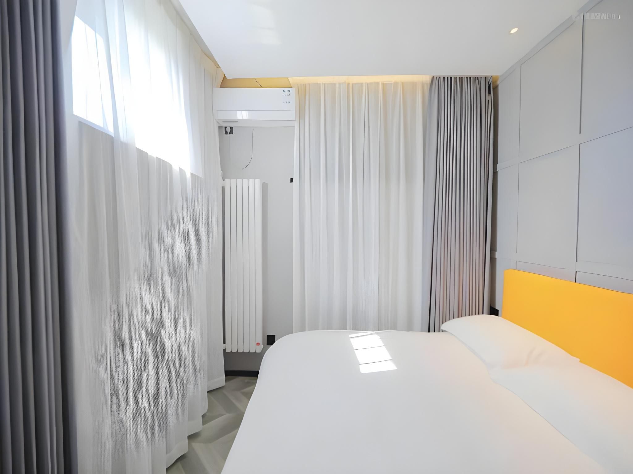 Xana - Elegant Room