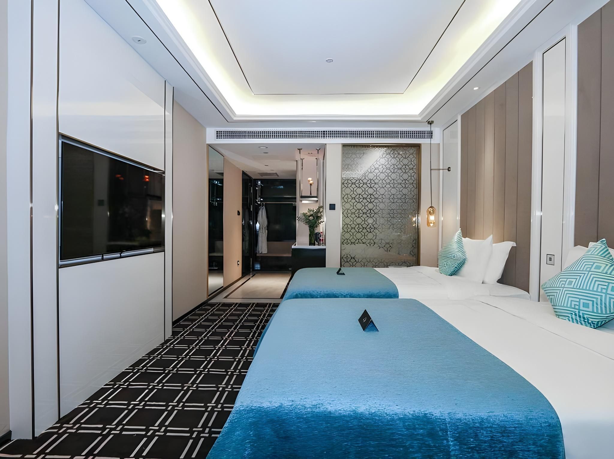 Deluxe Queen Room