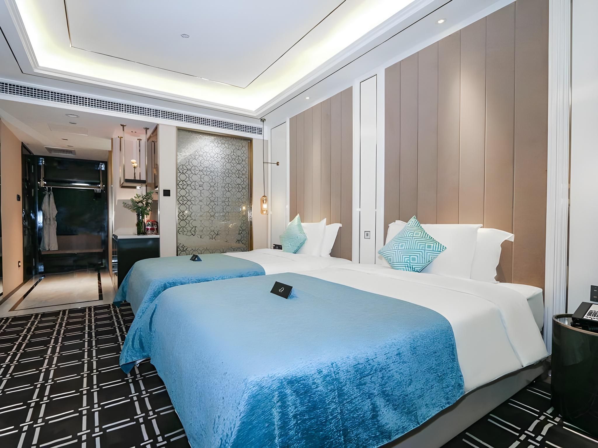 WH - Deluxe Room Twin