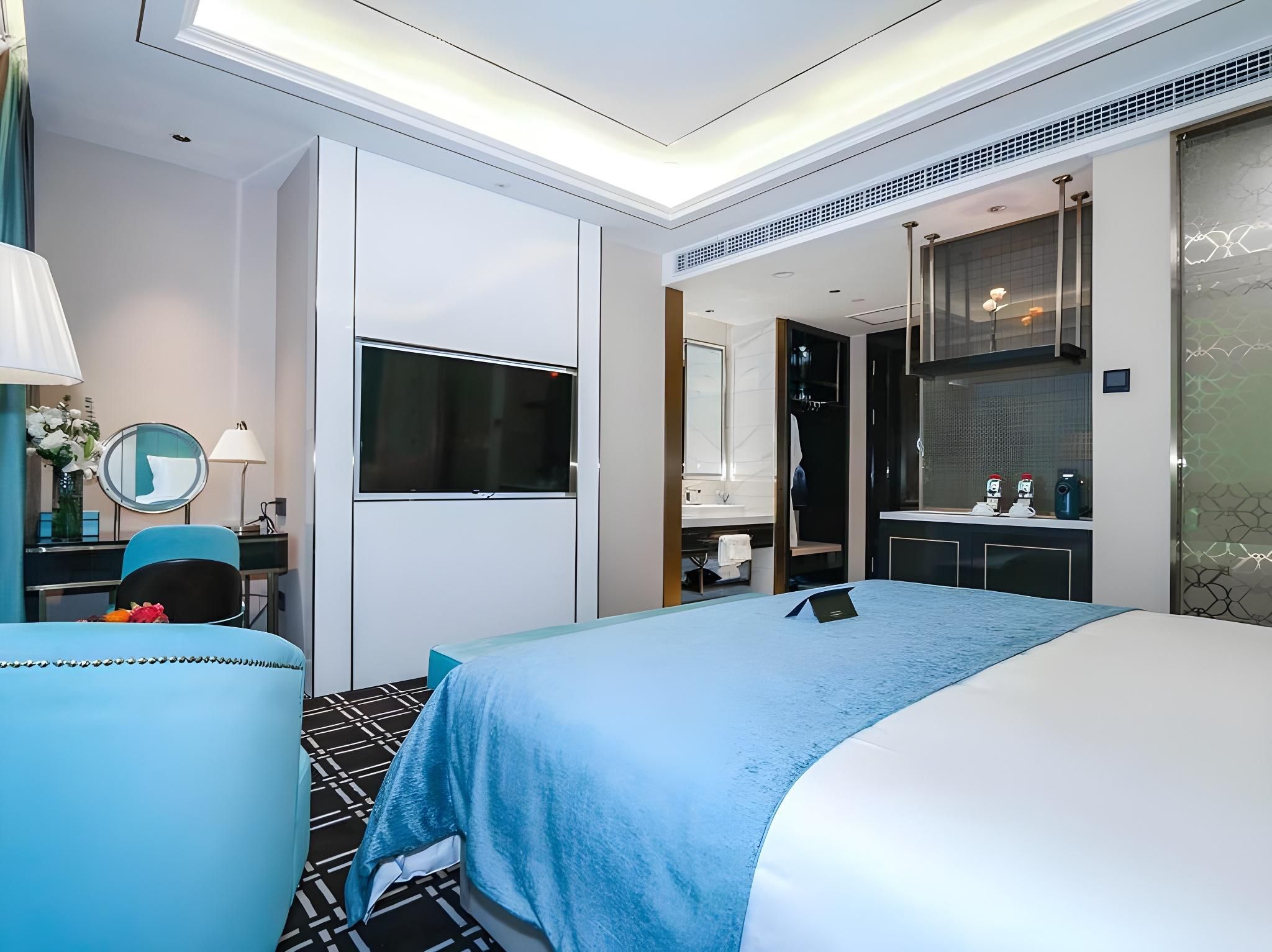 WH - Holiday Theme Room
