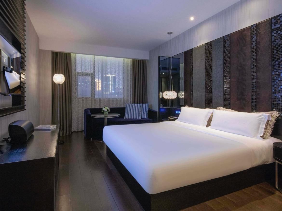 Business Queen Room