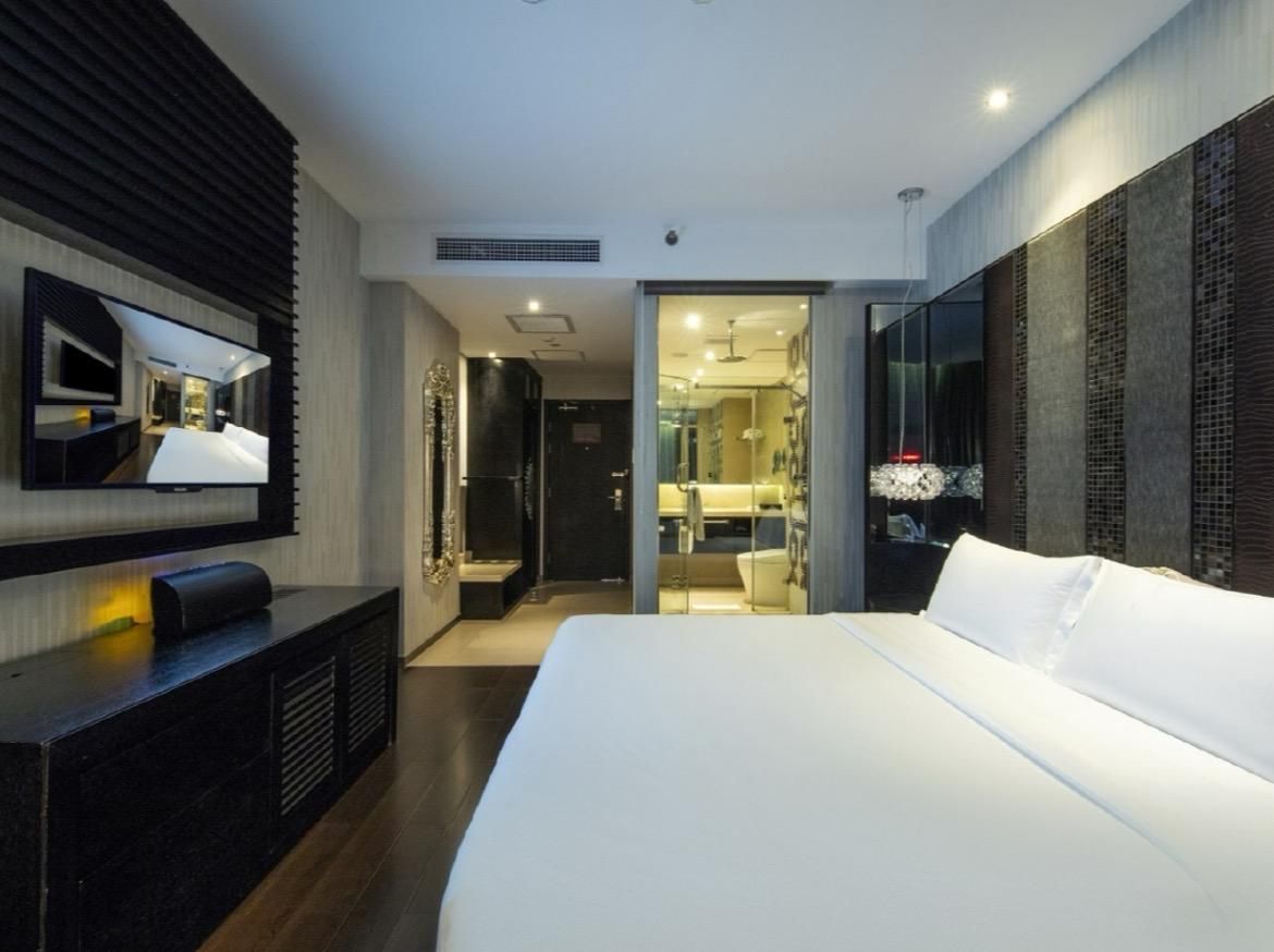 Business Queen Room