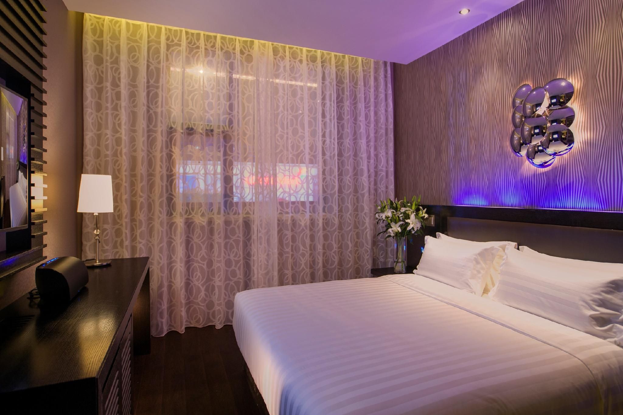 Deluxe Room Queen