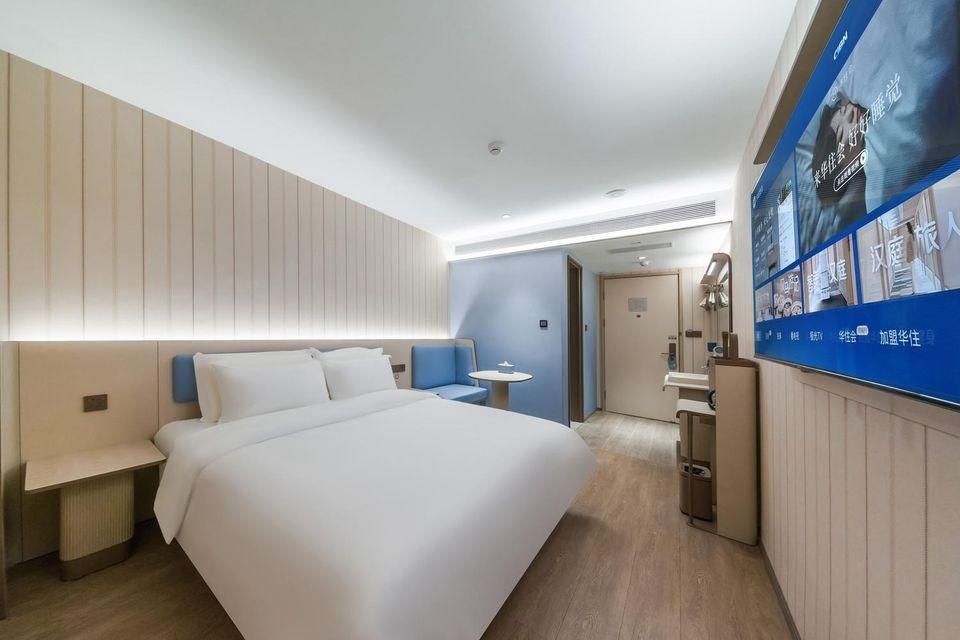 Hotel Queen Room