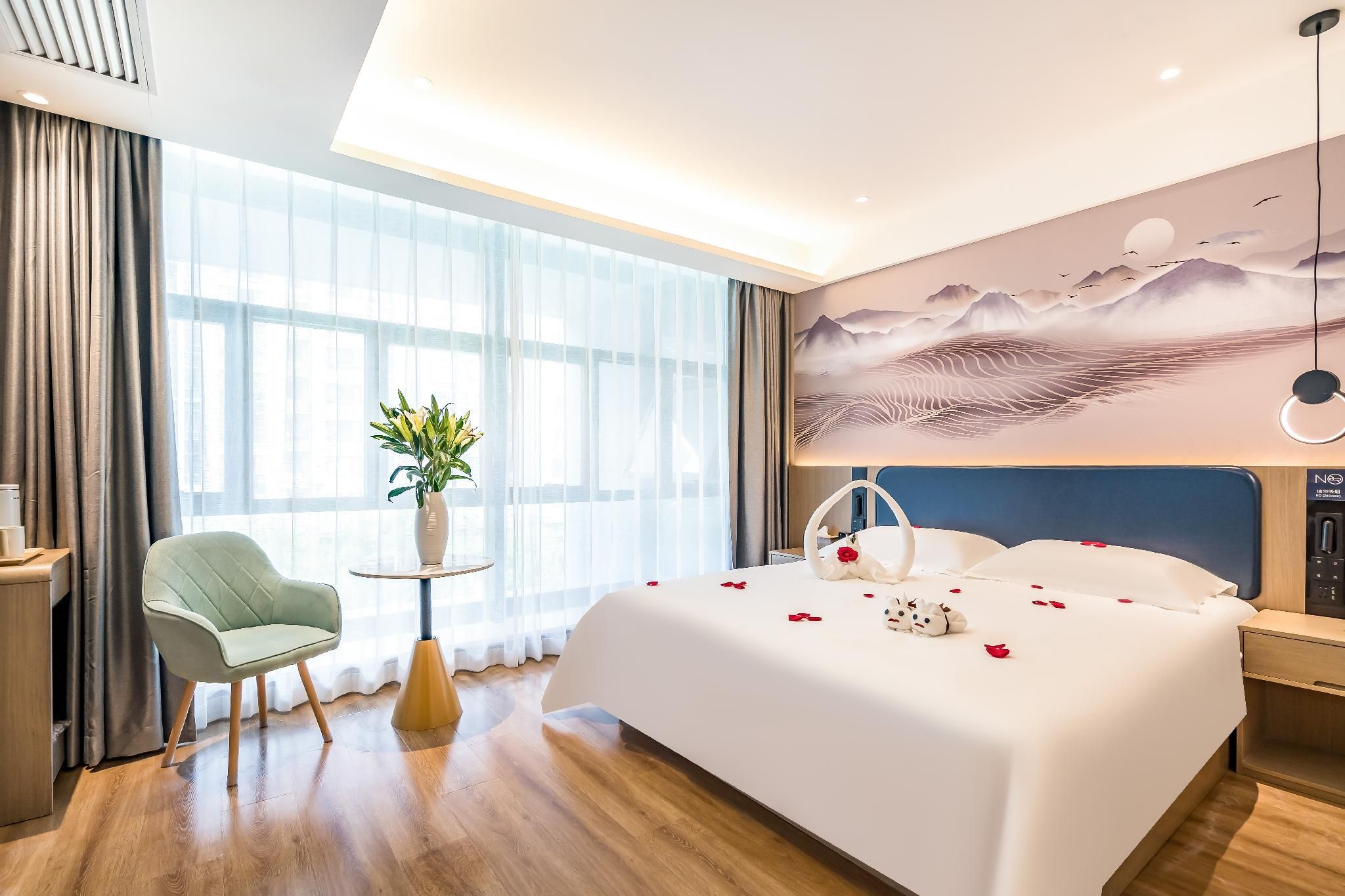 Queen Room with View
