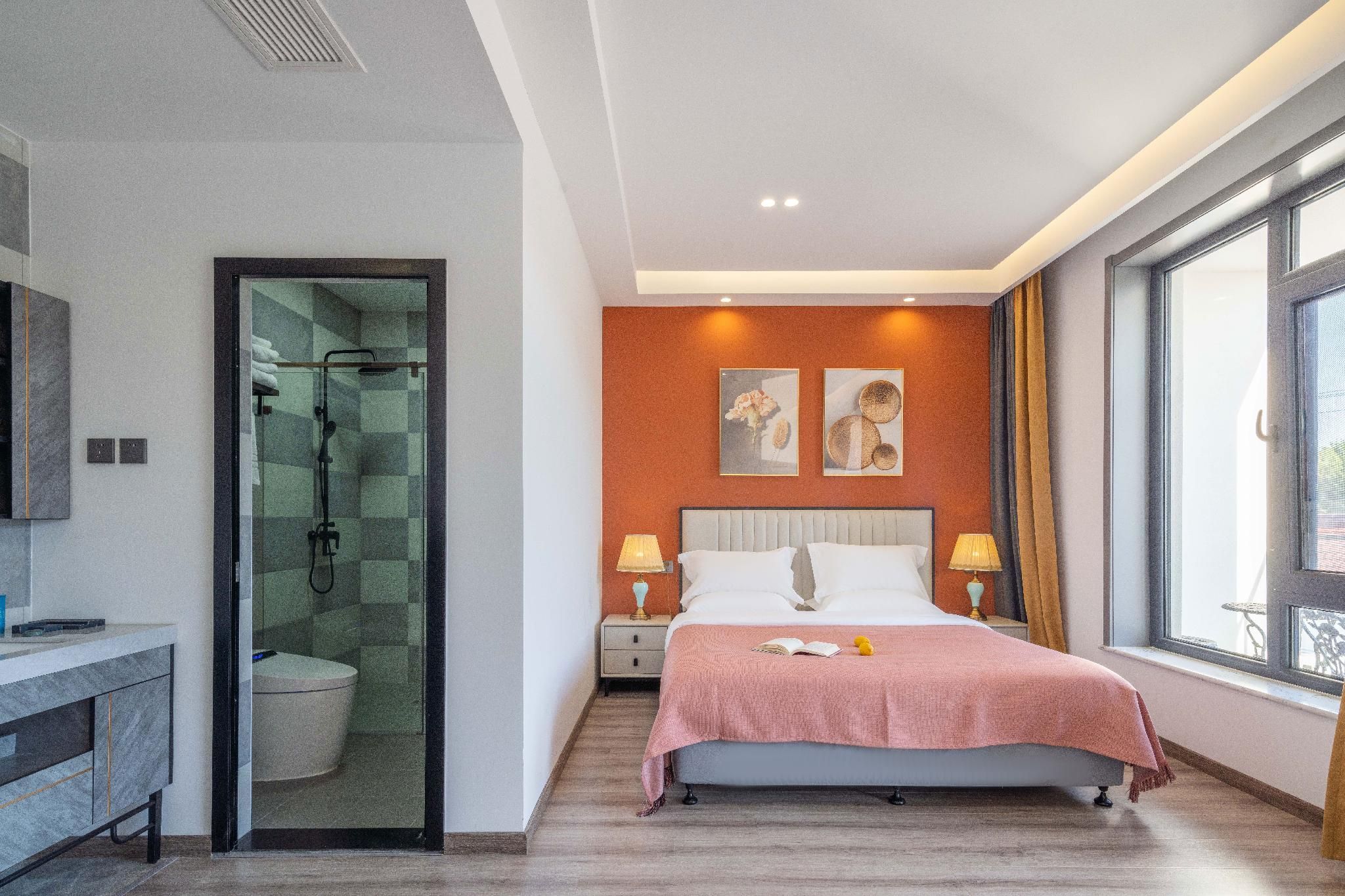 Queen Room with View