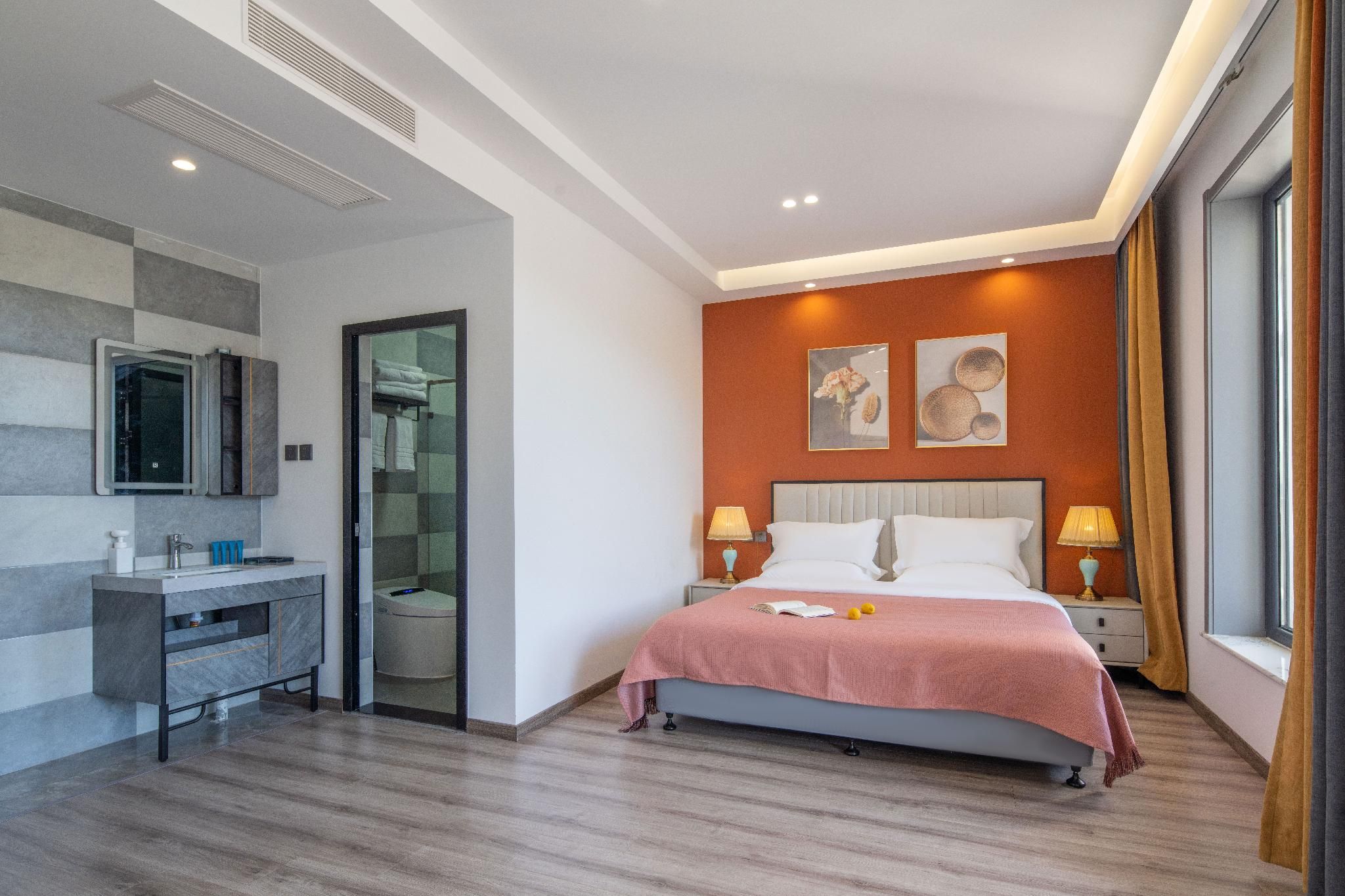Queen Room with View