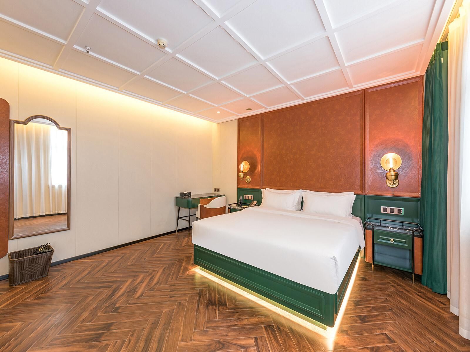 Business King Room