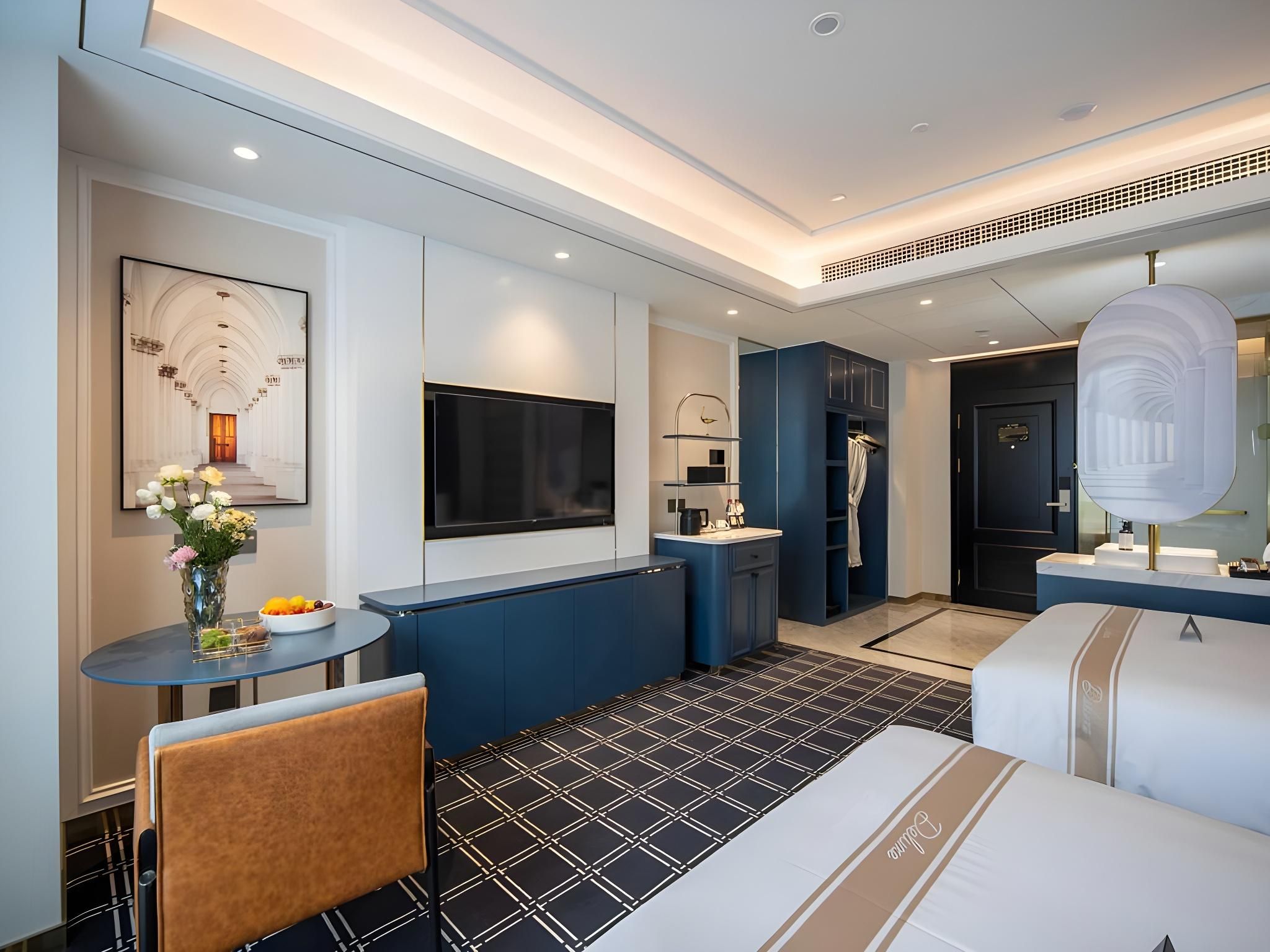 Super Queen Room