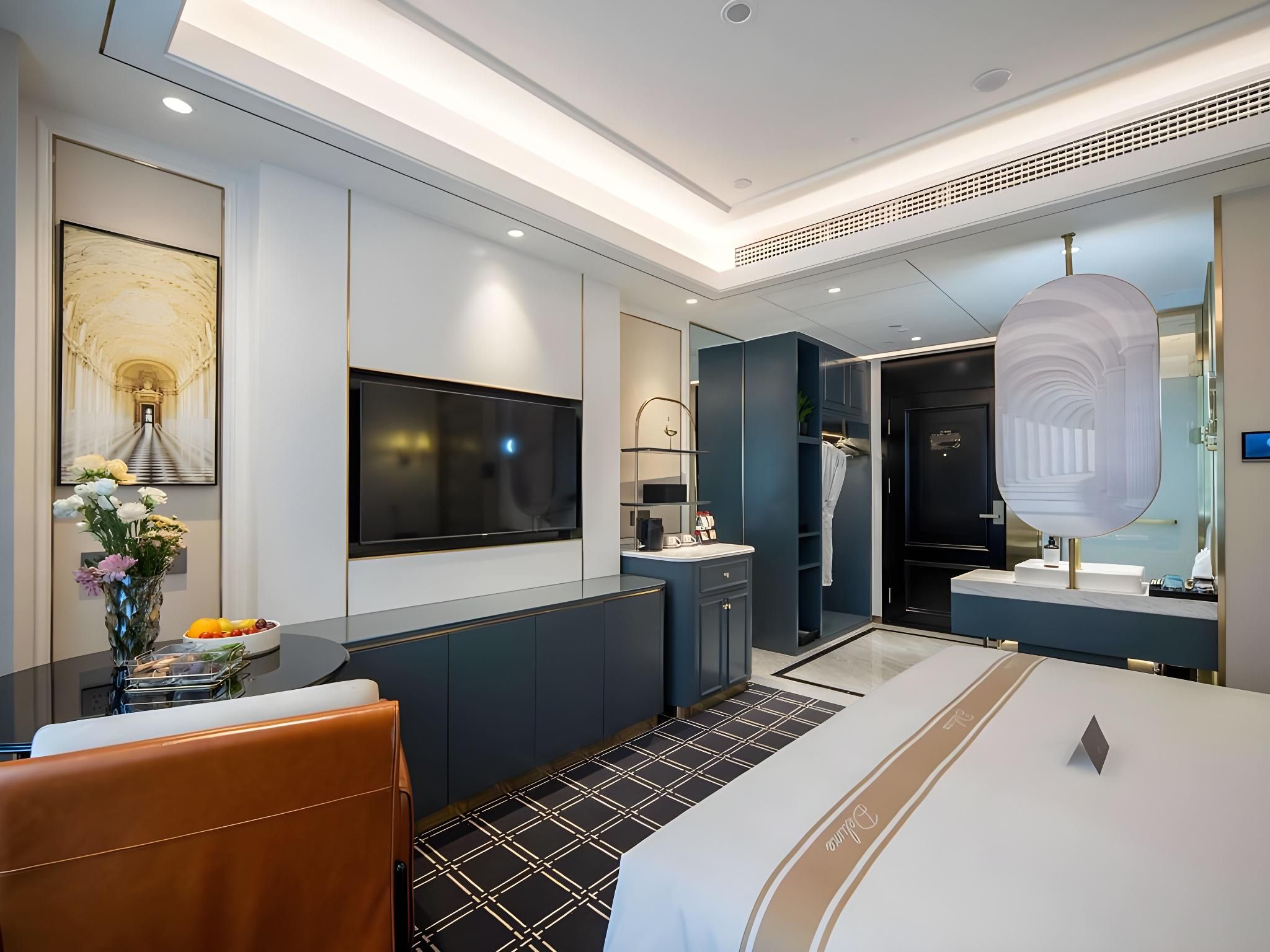 IU Compact U - Exquisite Bed Room
