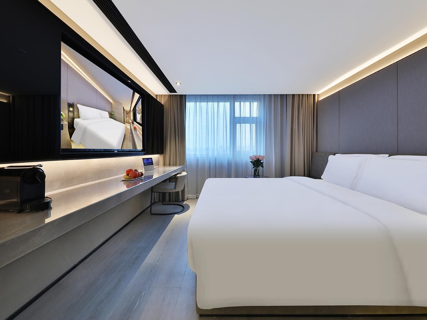 Huazhu - Minimalist Deluxe Queen Room