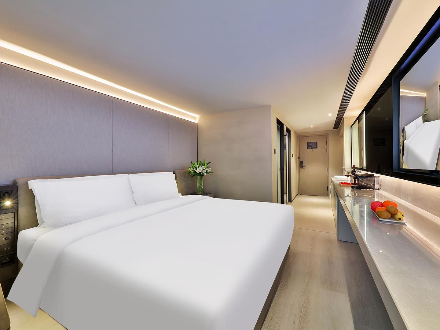 Huazhu - Minimalist Deluxe Queen Room