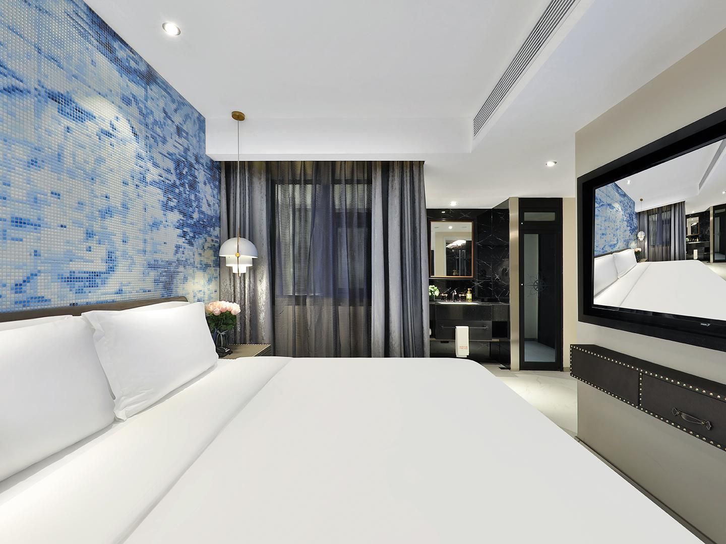 Hotel Queen Room