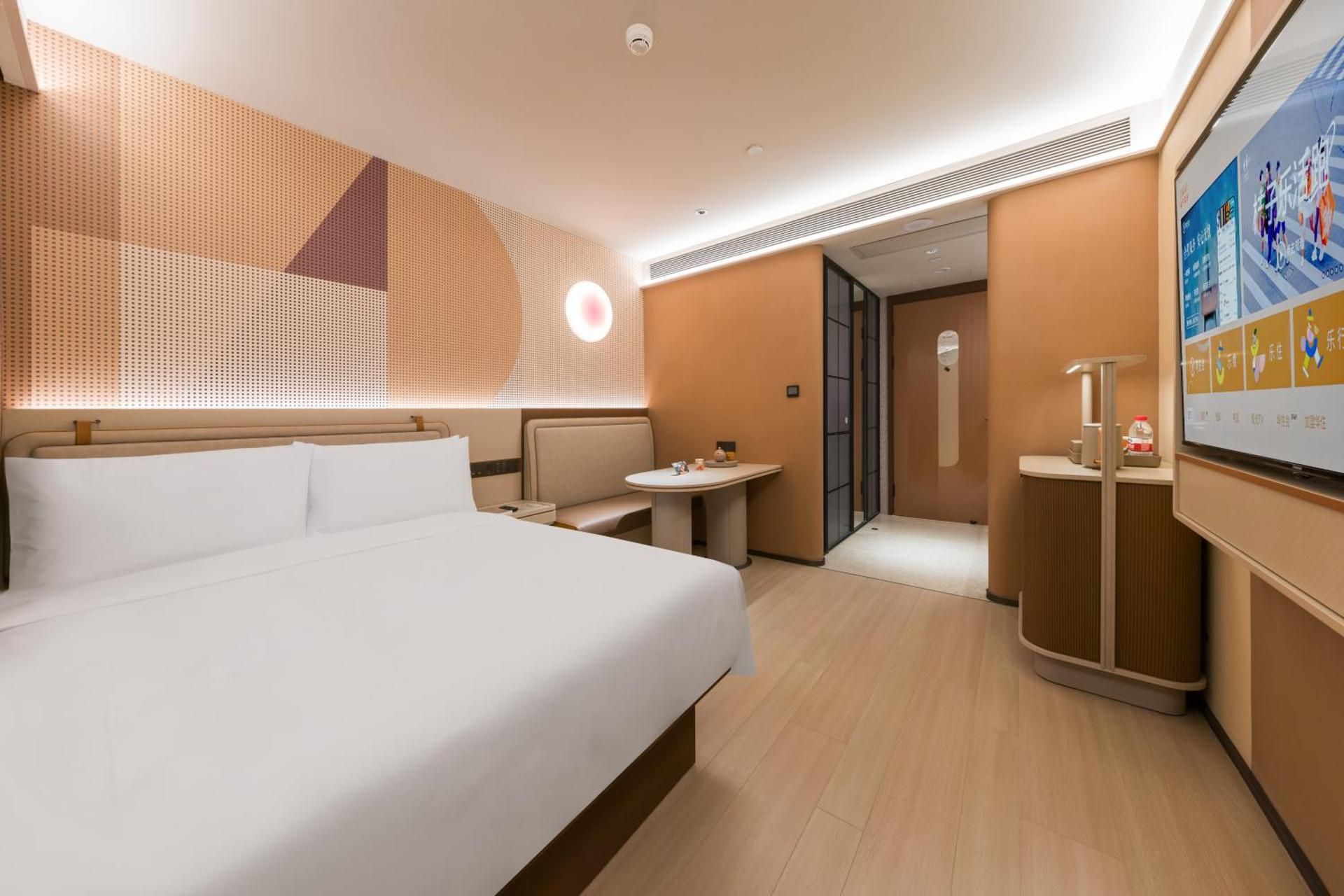 Business Queen Room