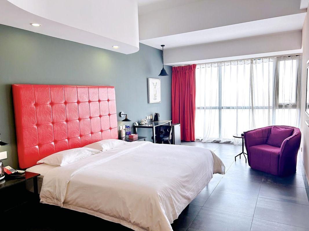Business Queen Bed Room