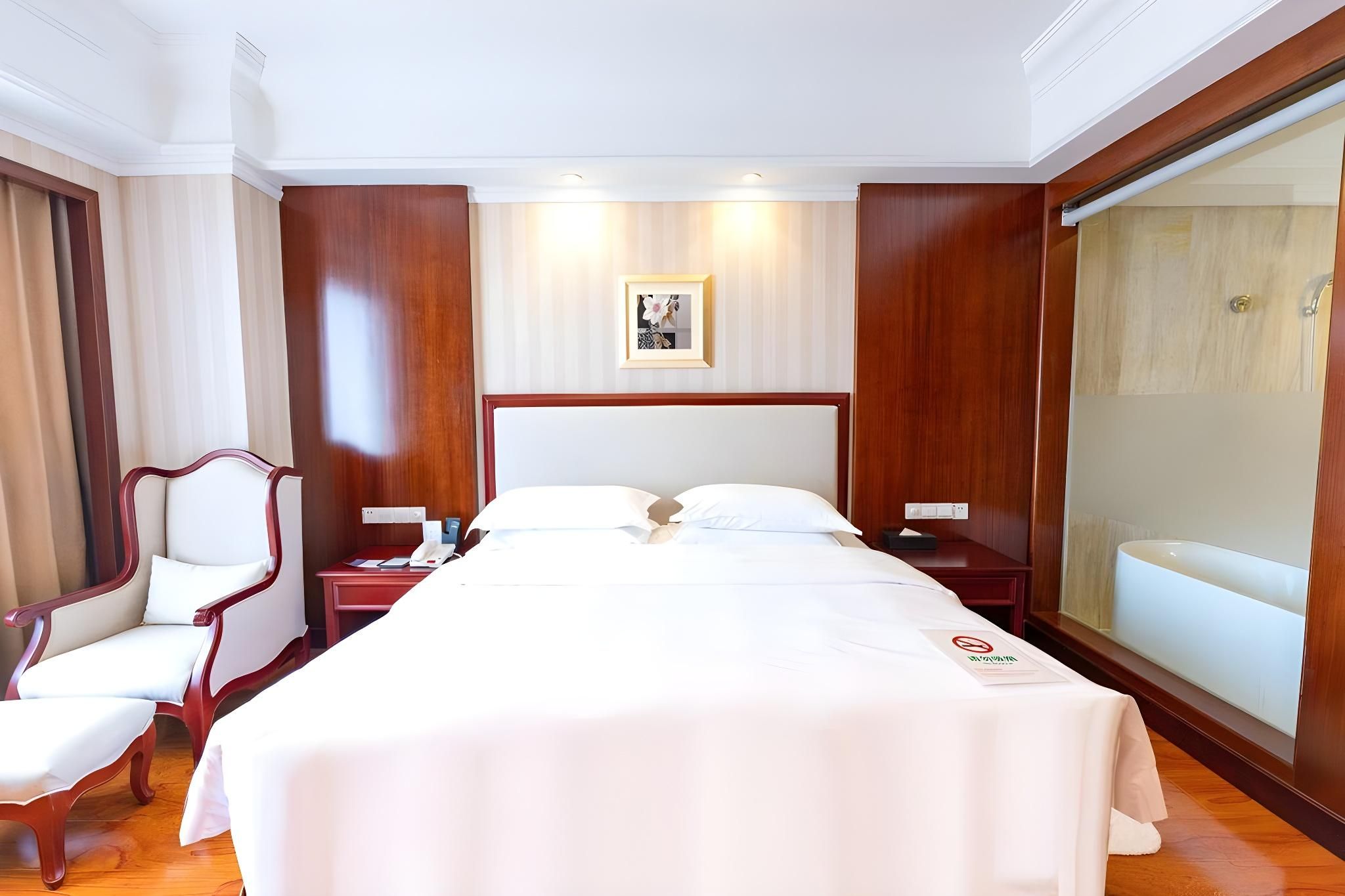 Deluxe King Suite